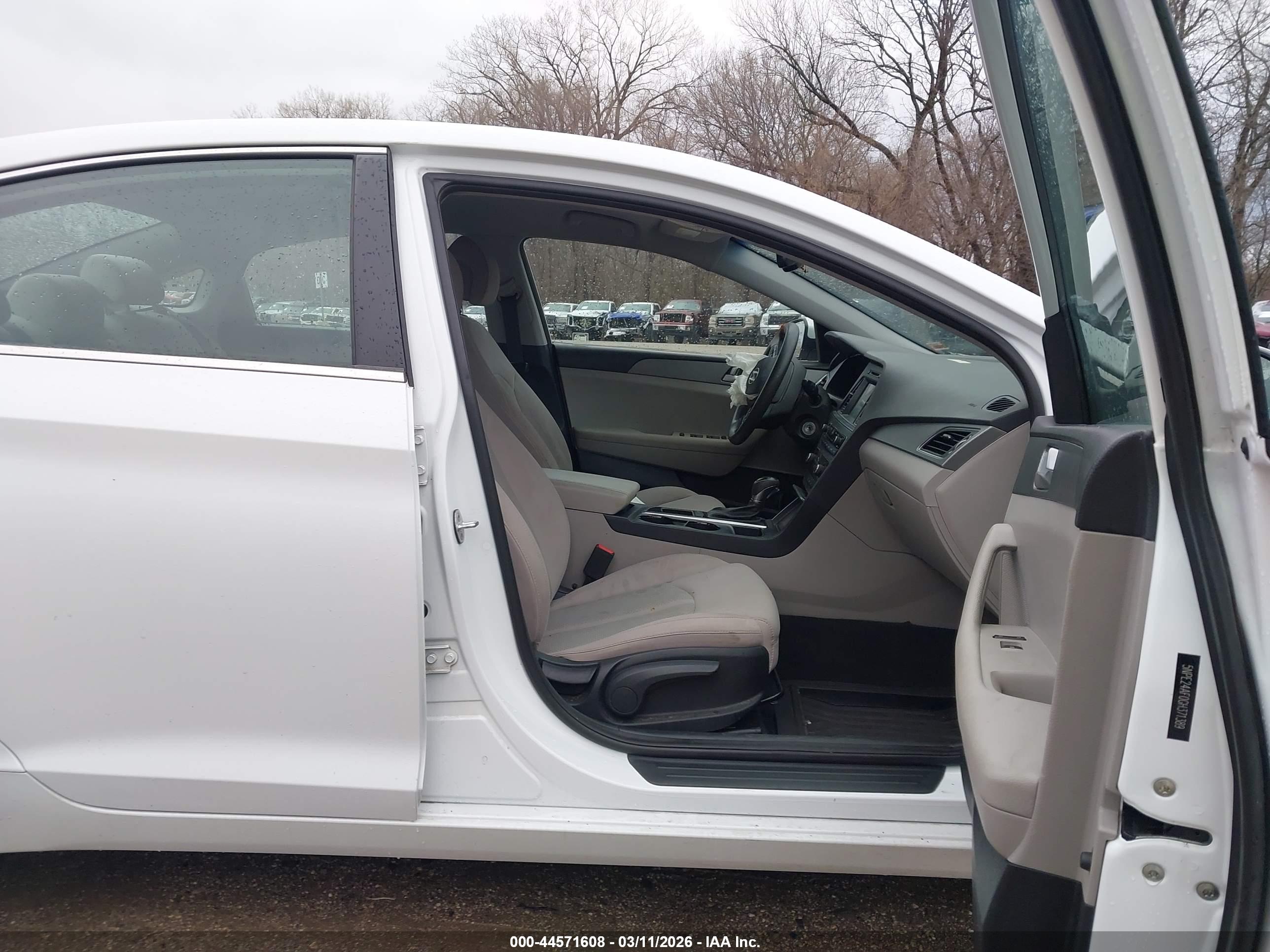 HYUNDAI SONATA image 5