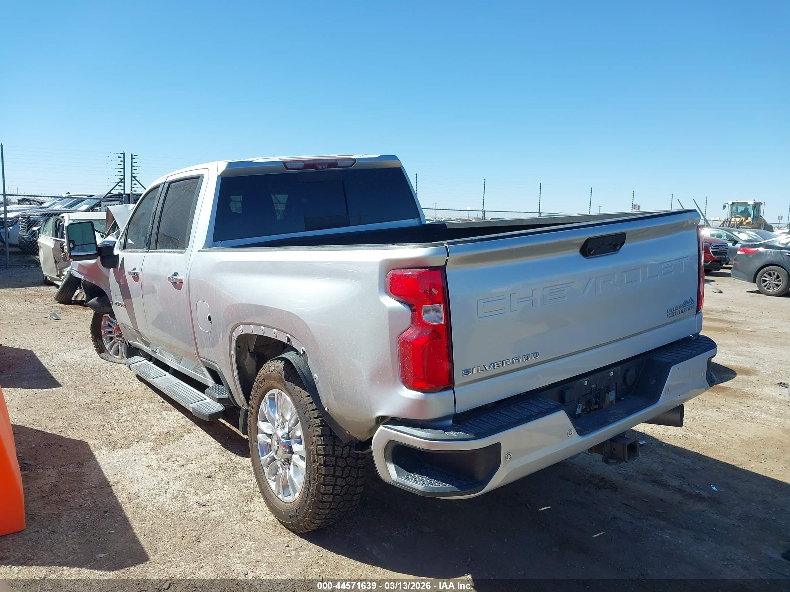 CHEVROLET SILVERADO image 3