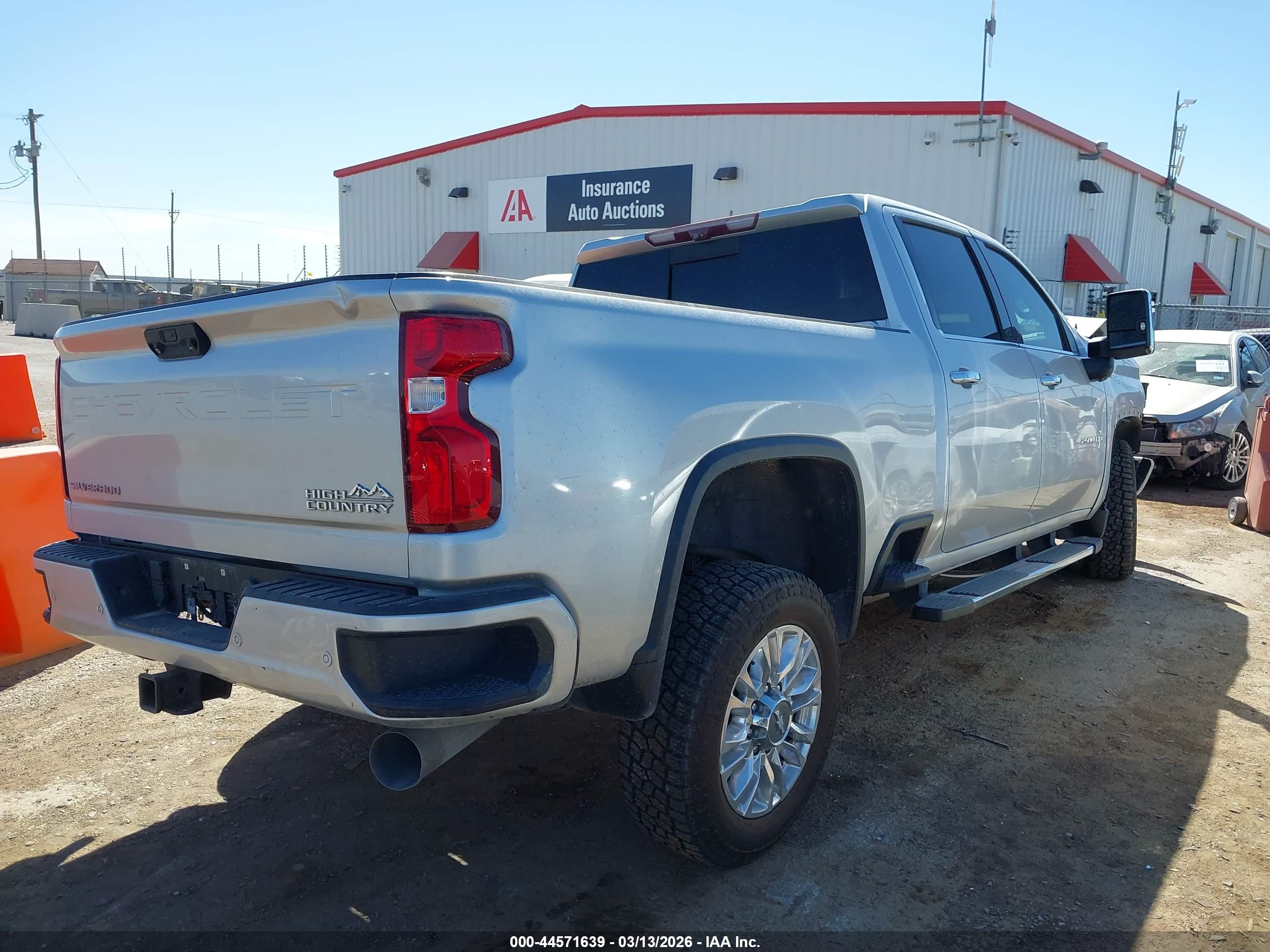 CHEVROLET SILVERADO image 4