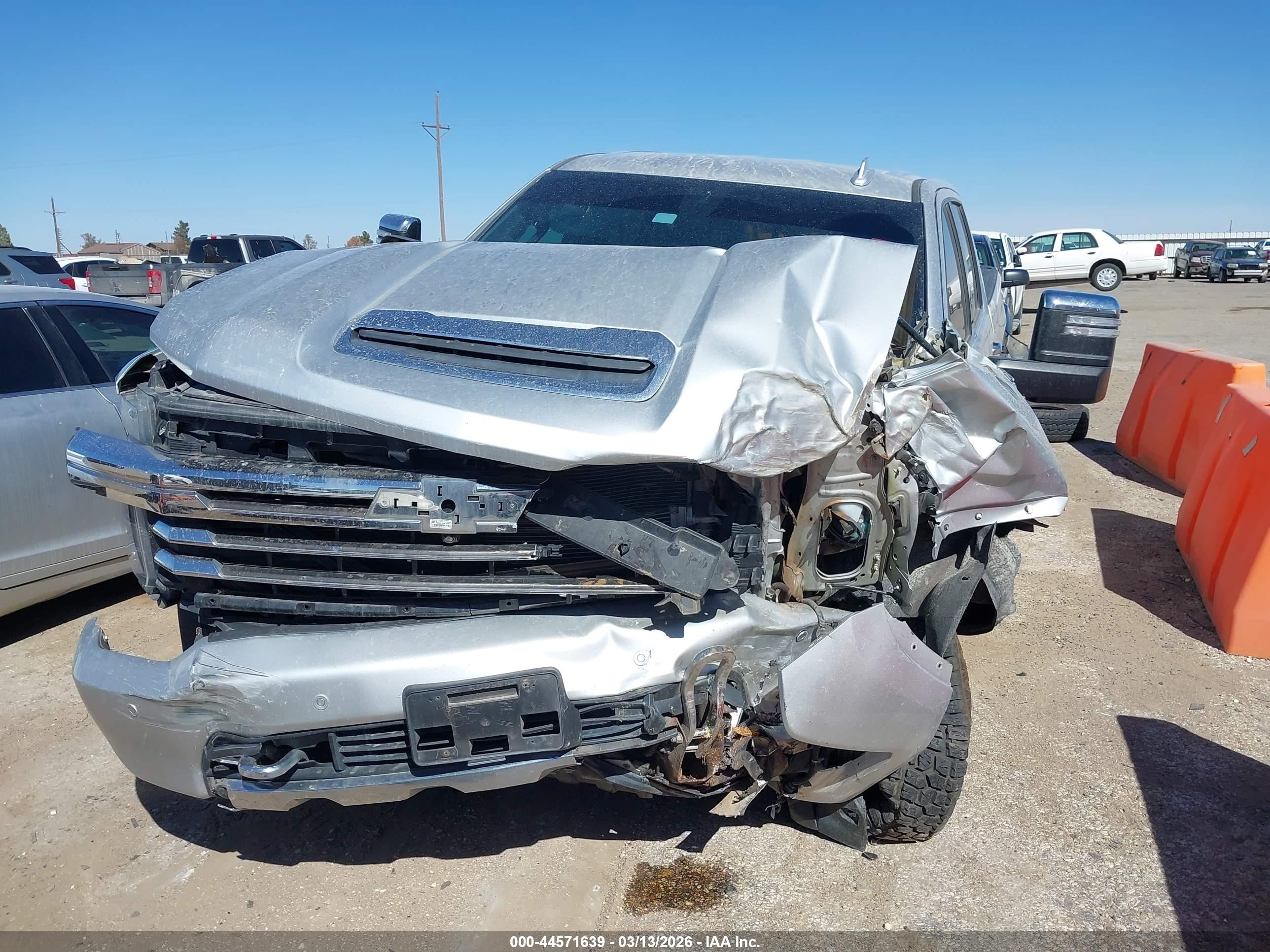 CHEVROLET SILVERADO image 6