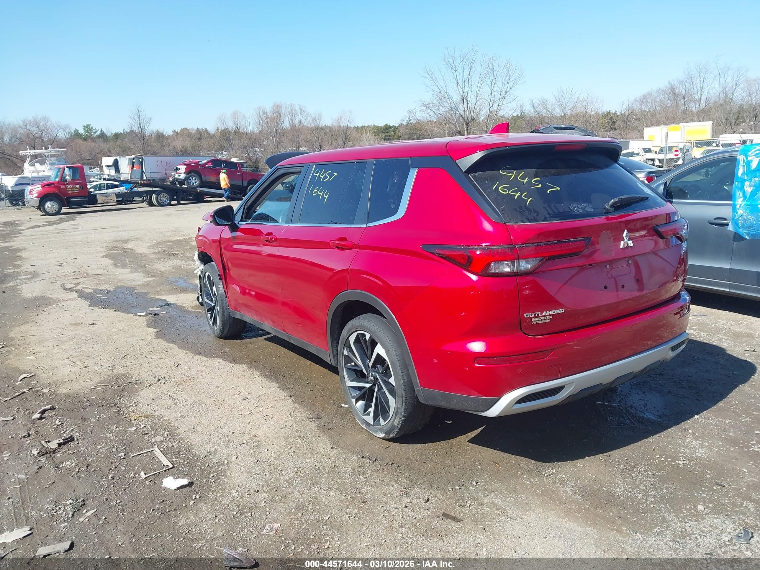 MITSUBISHI OUTLANDER image 3