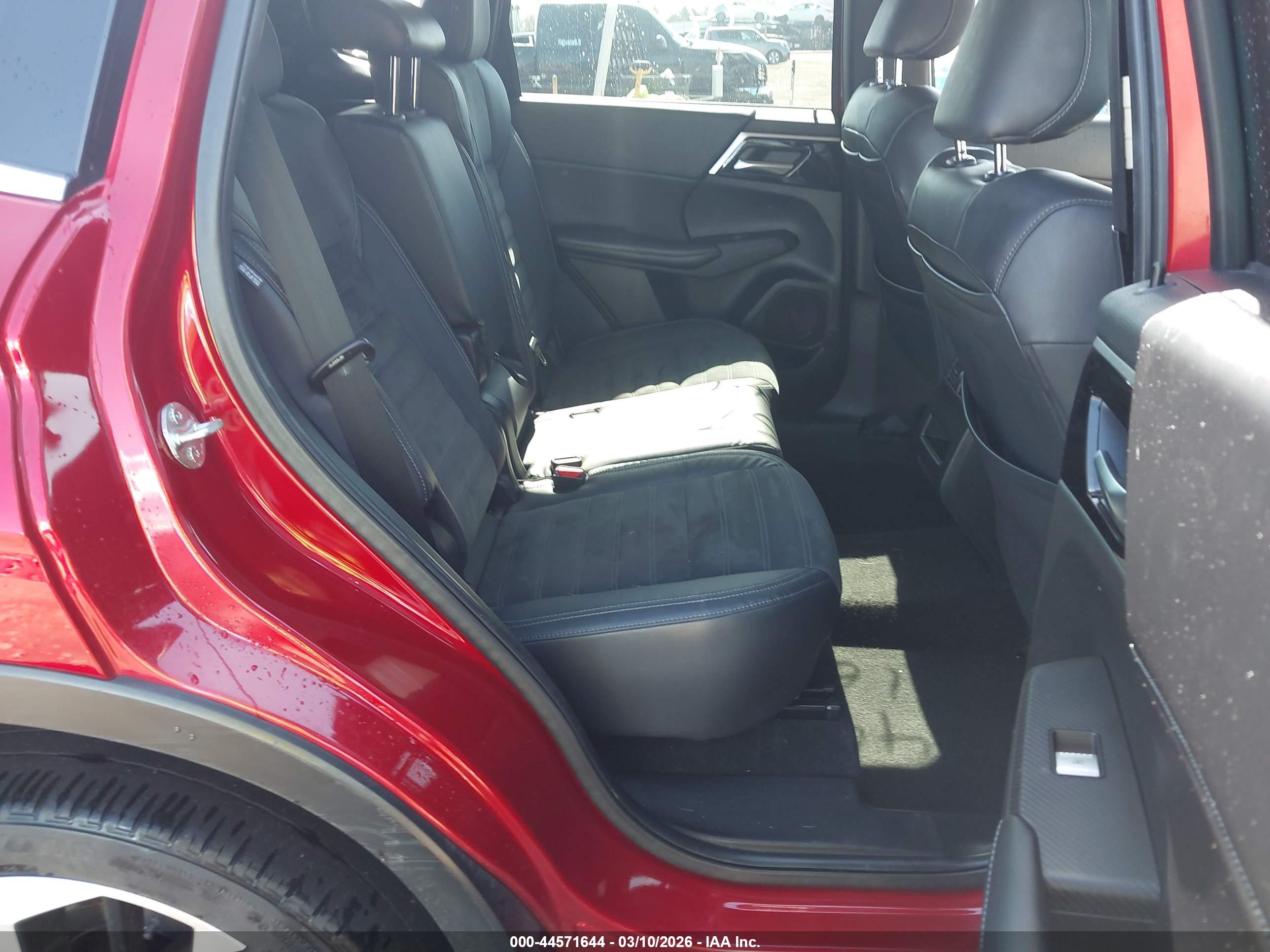 MITSUBISHI OUTLANDER image 8