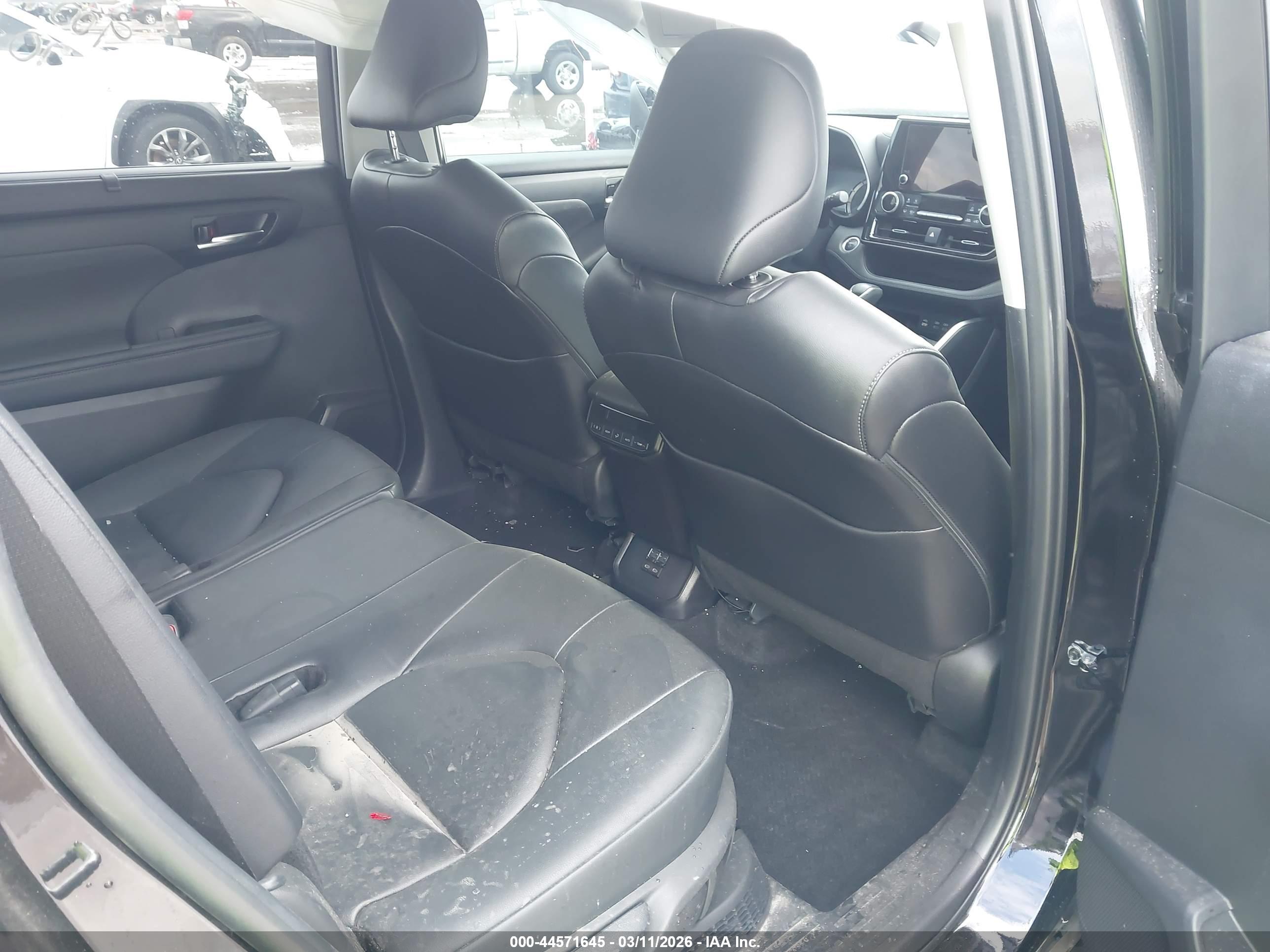 TOYOTA HIGHLANDER image 8