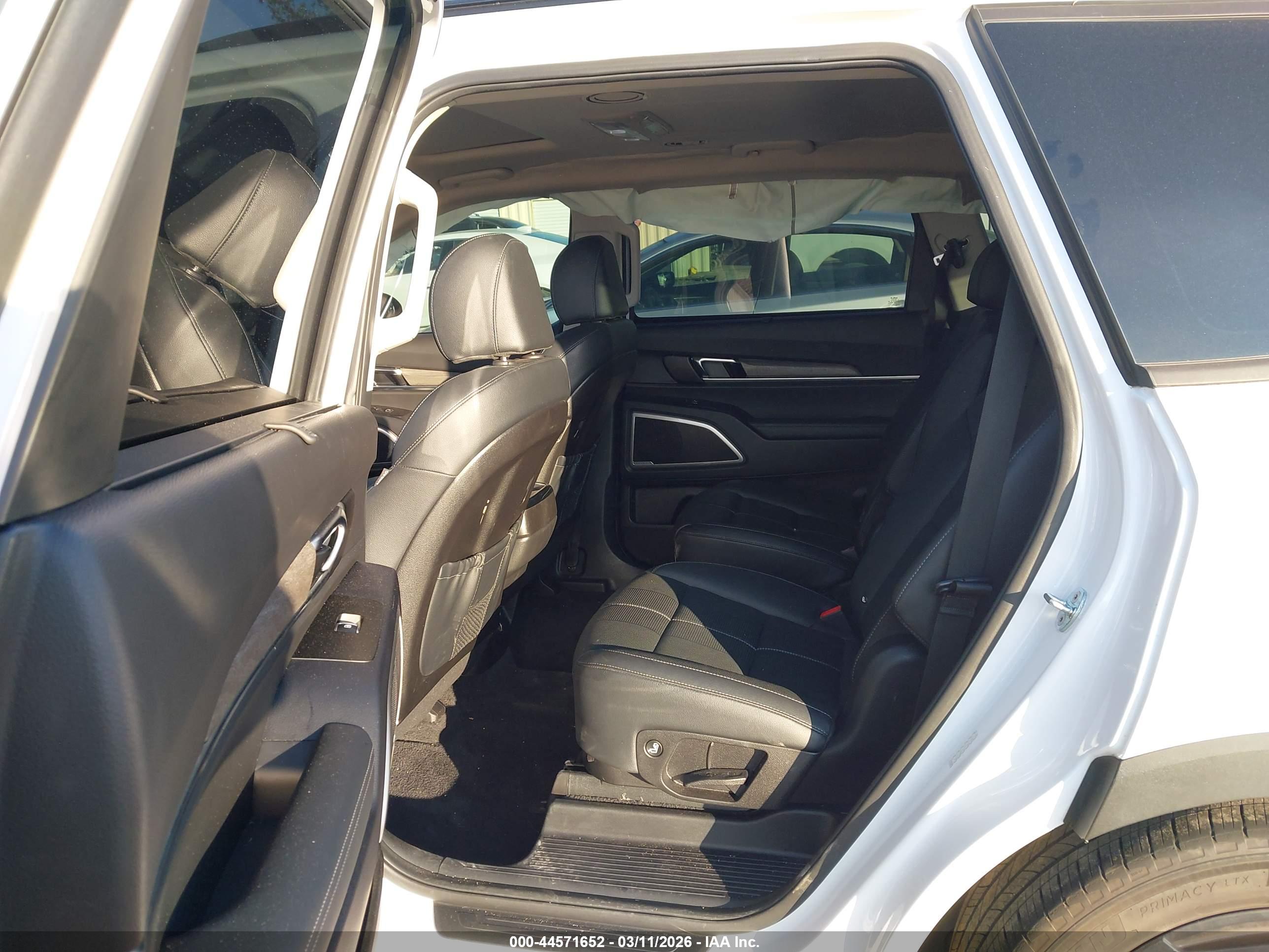 KIA TELLURIDE image 8