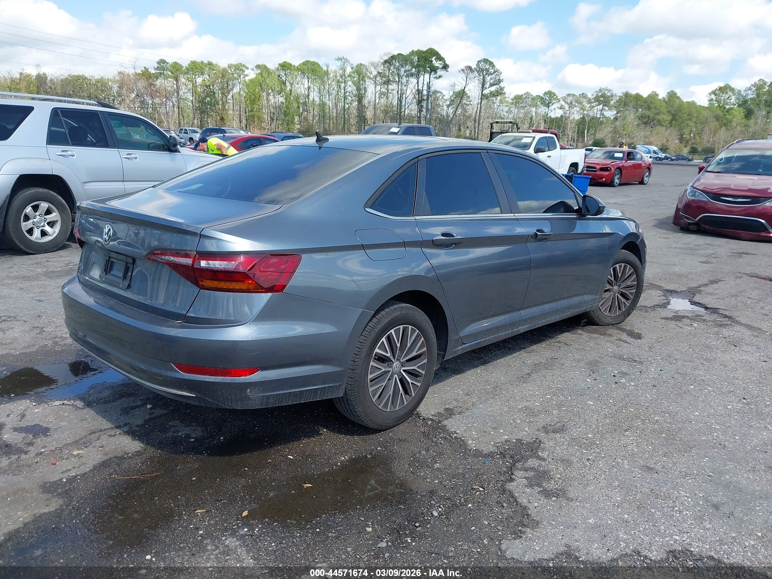 VOLKSWAGEN JETTA image 4