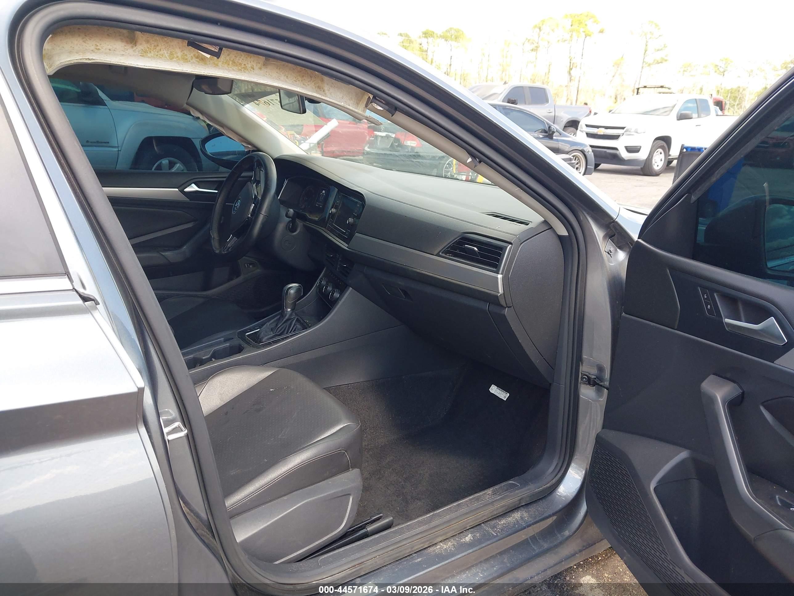 VOLKSWAGEN JETTA image 5