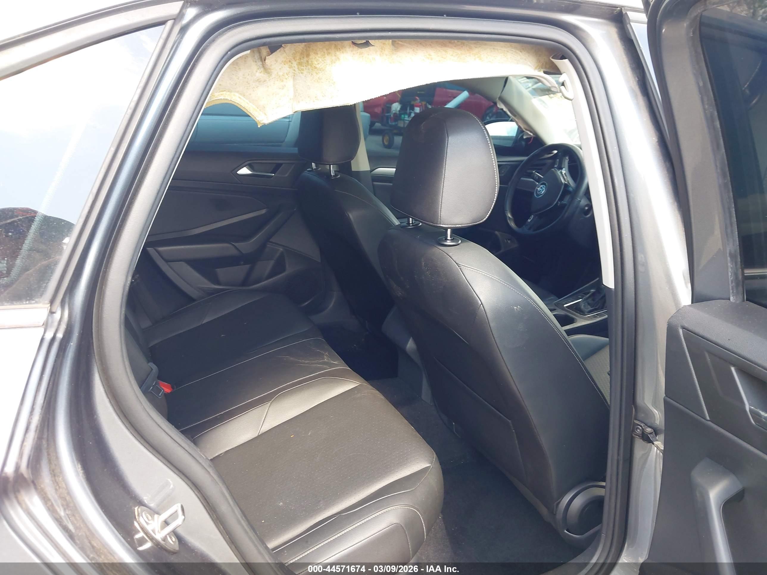 VOLKSWAGEN JETTA image 8