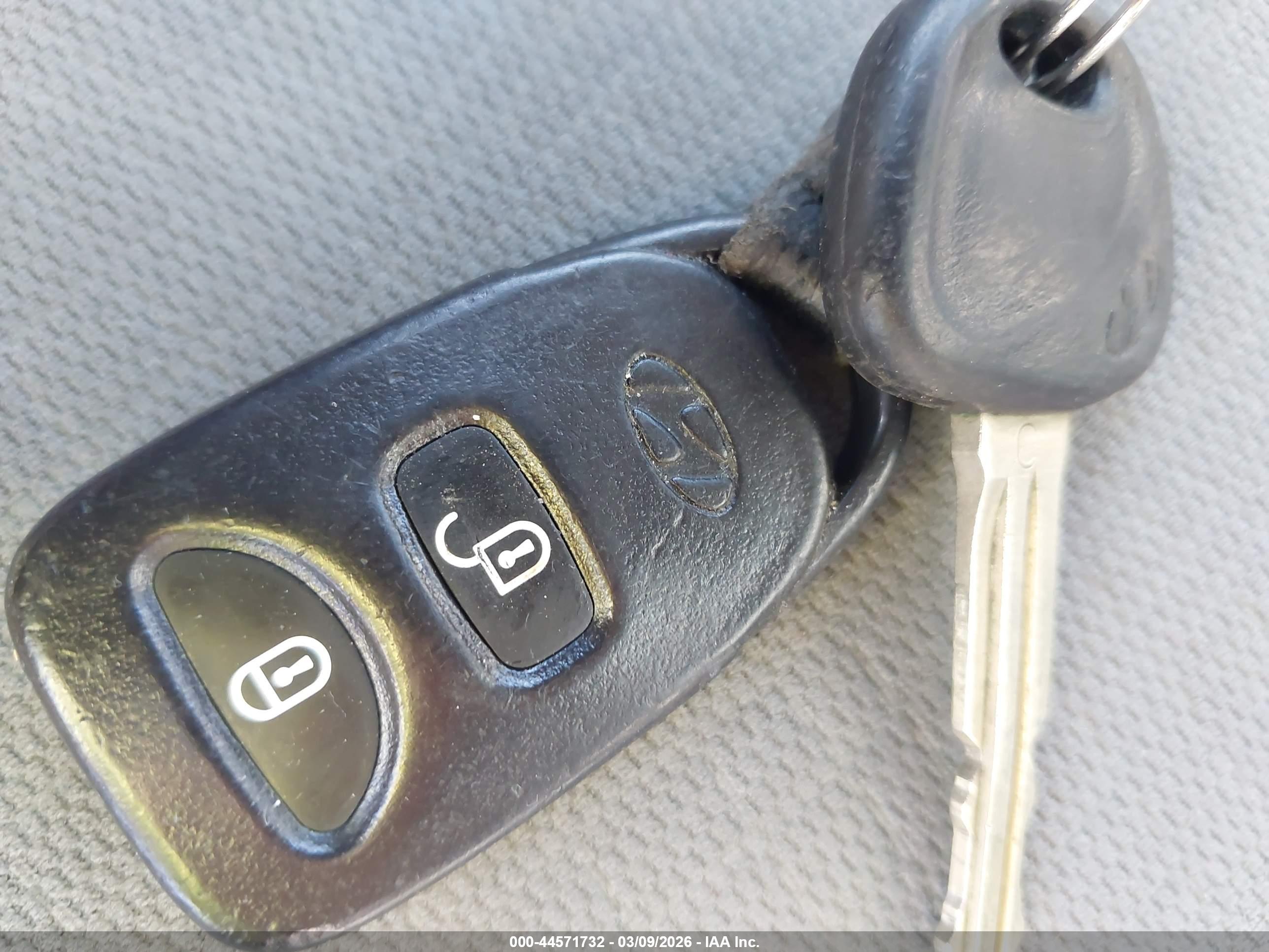 HYUNDAI SANTA image 11