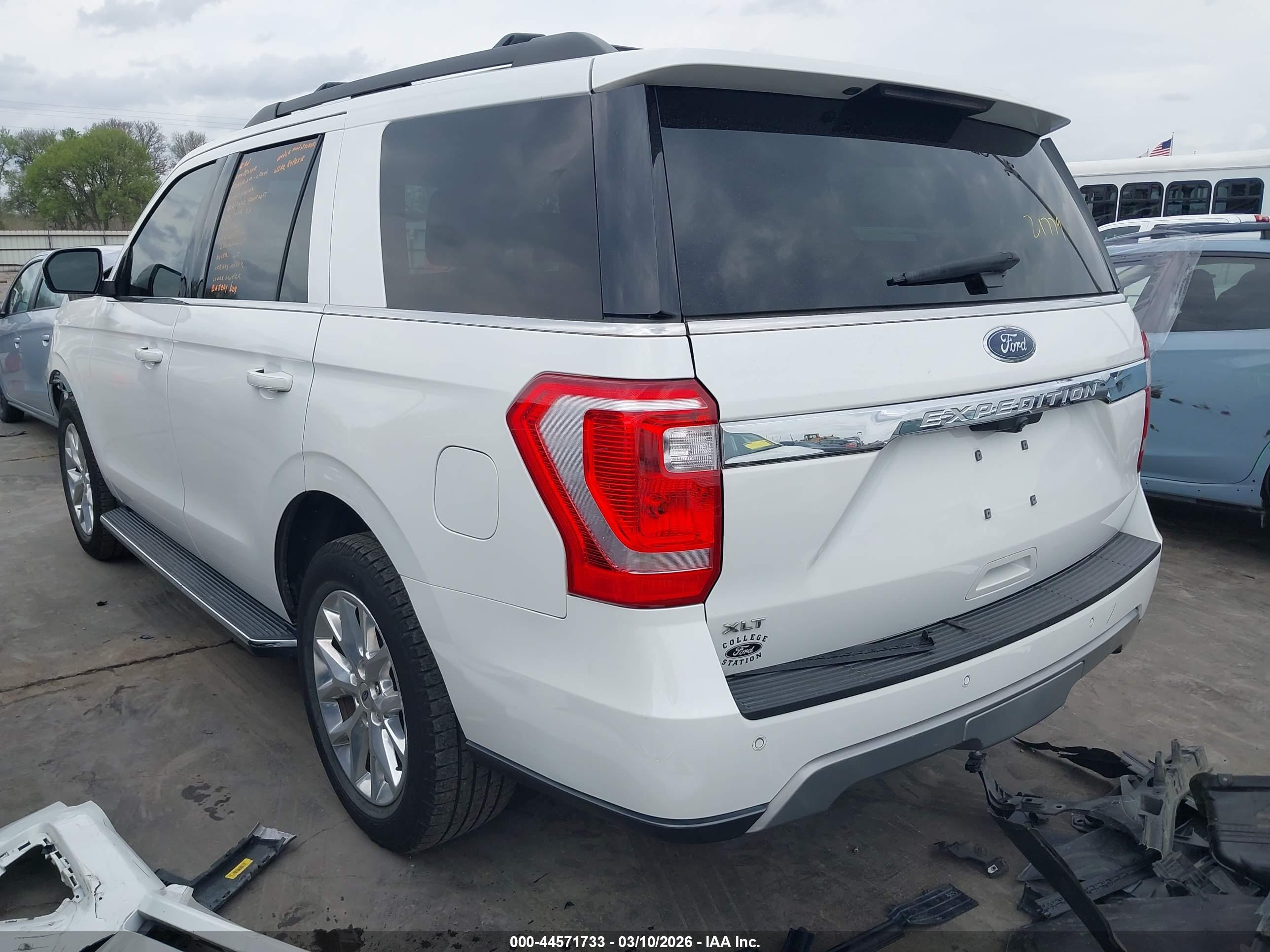 FORD EXPEDITION image 3