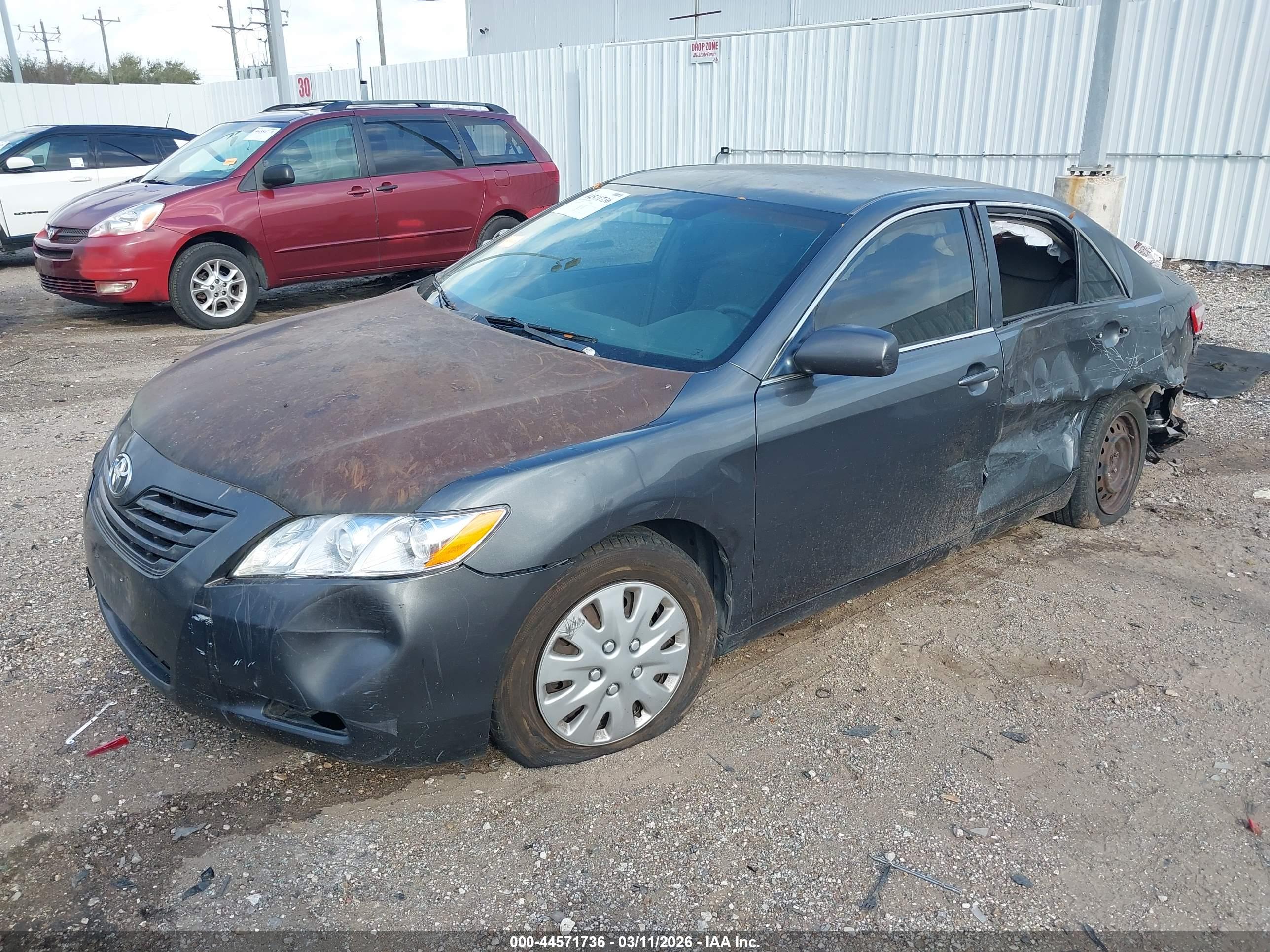 TOYOTA CAMRY image 2
