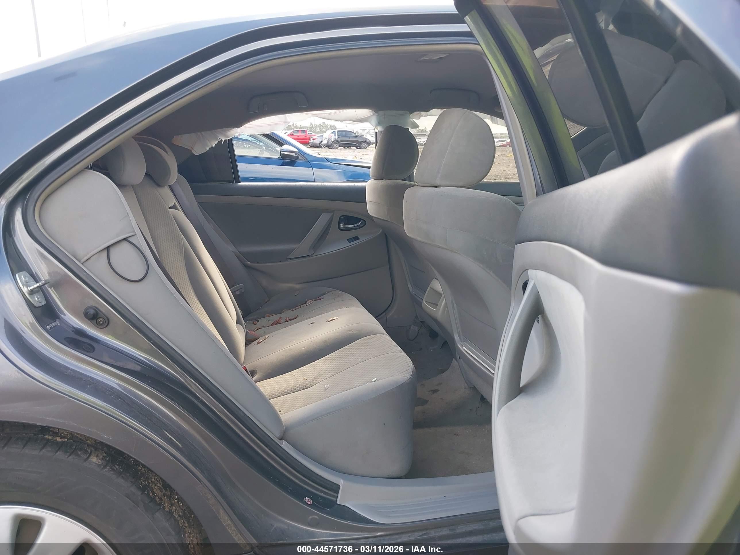 TOYOTA CAMRY image 8