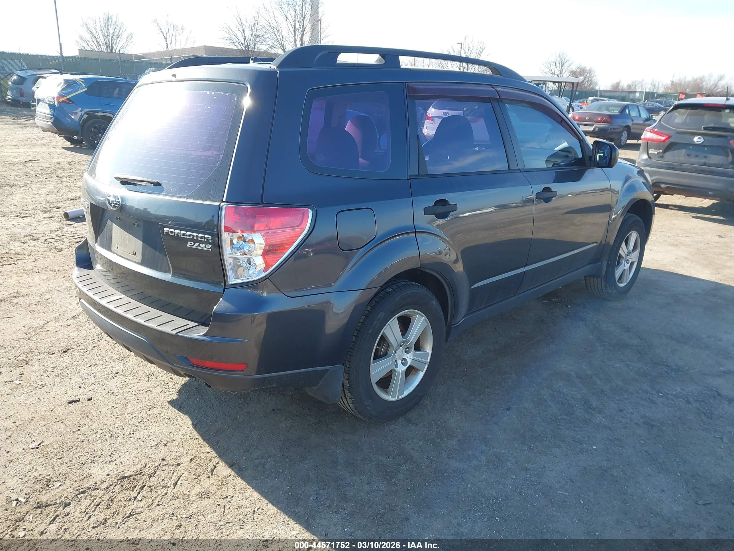 SUBARU FORESTER image 4