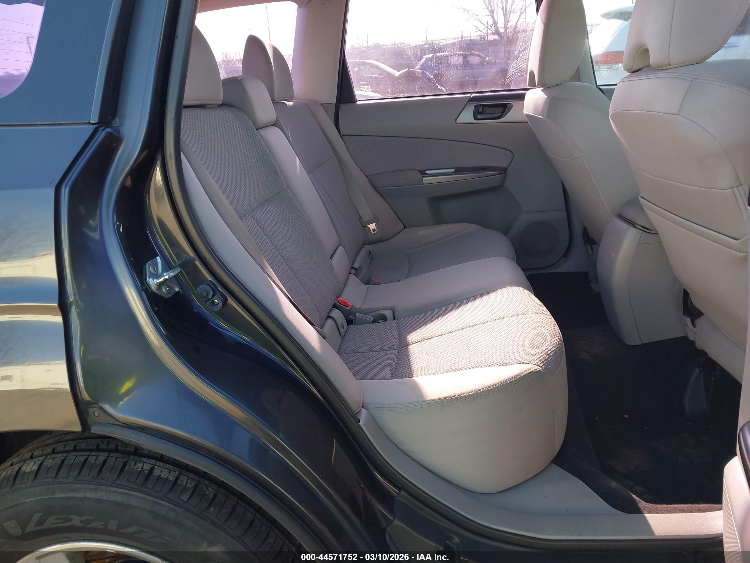 SUBARU FORESTER image 8