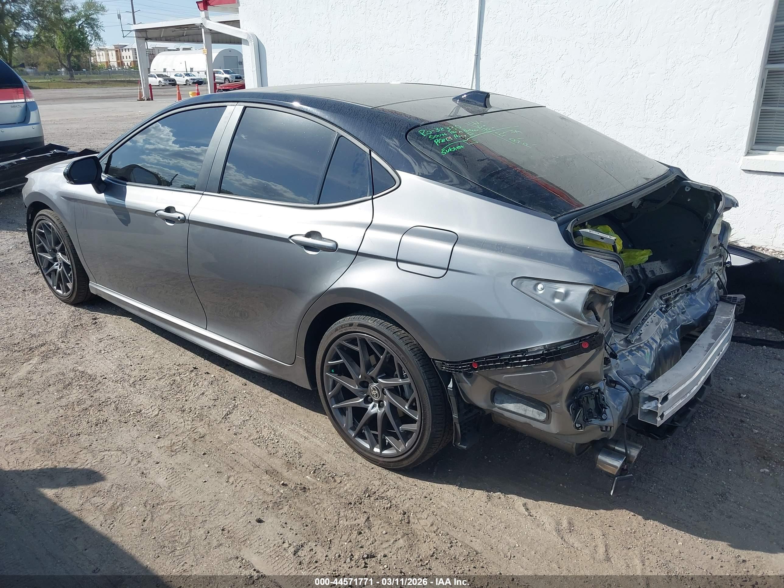 TOYOTA CAMRY image 3