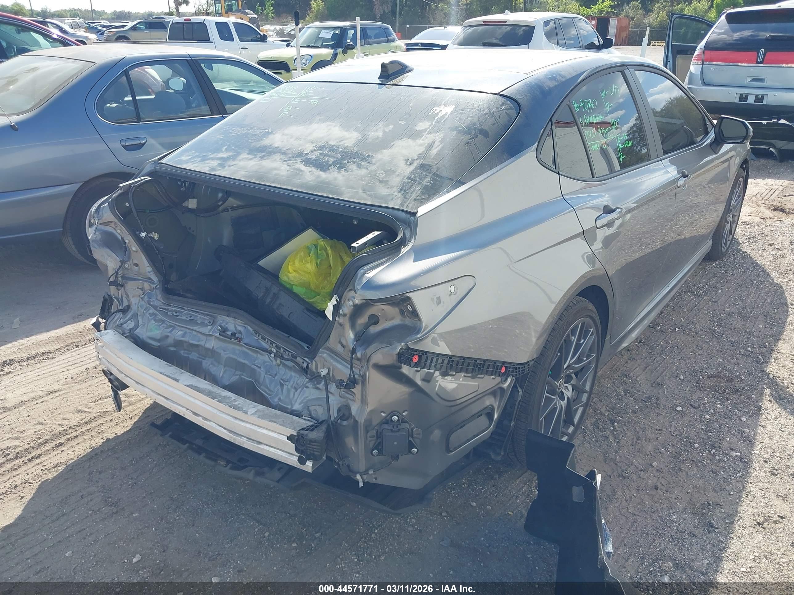 TOYOTA CAMRY image 4