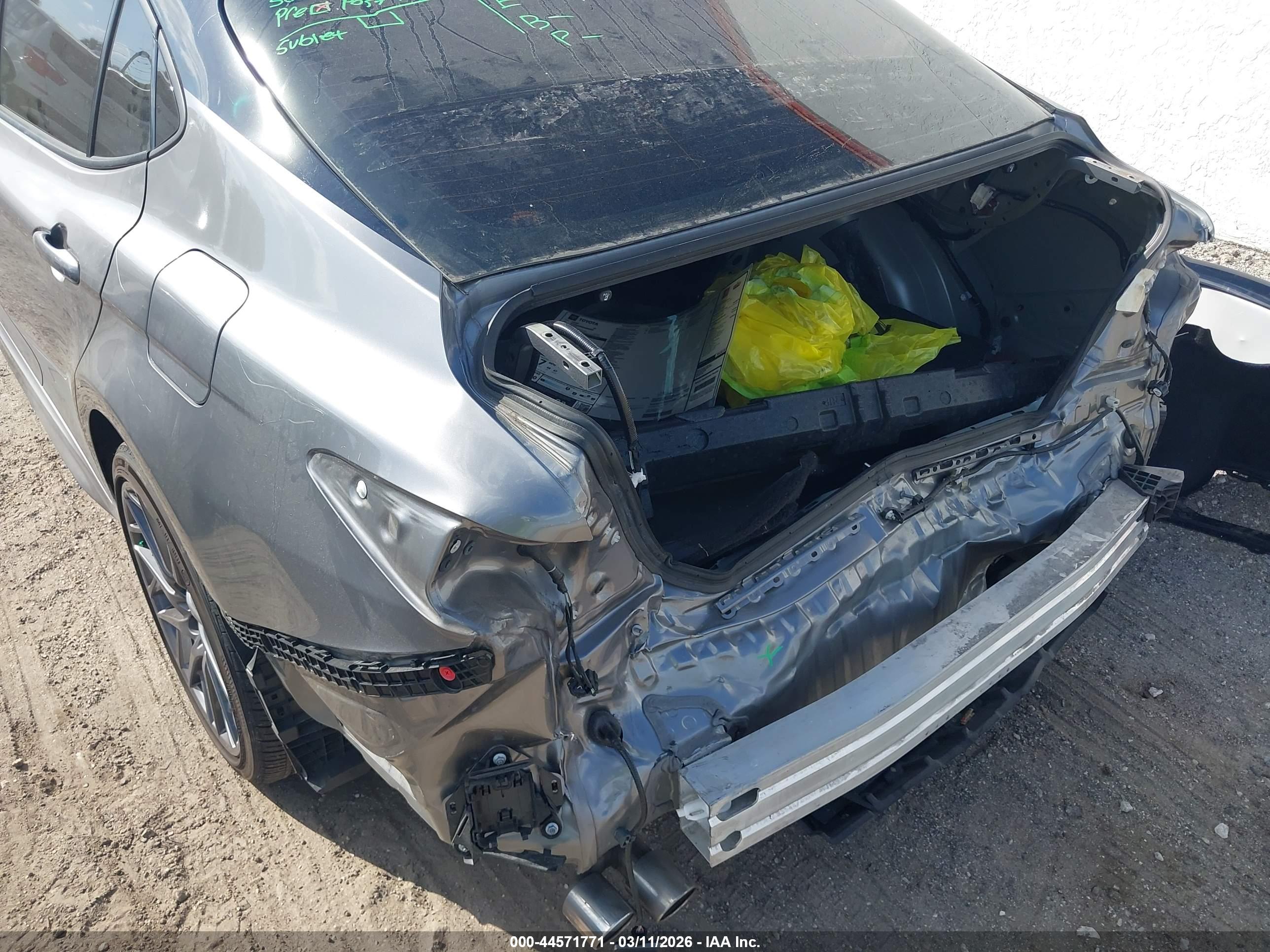TOYOTA CAMRY image 6