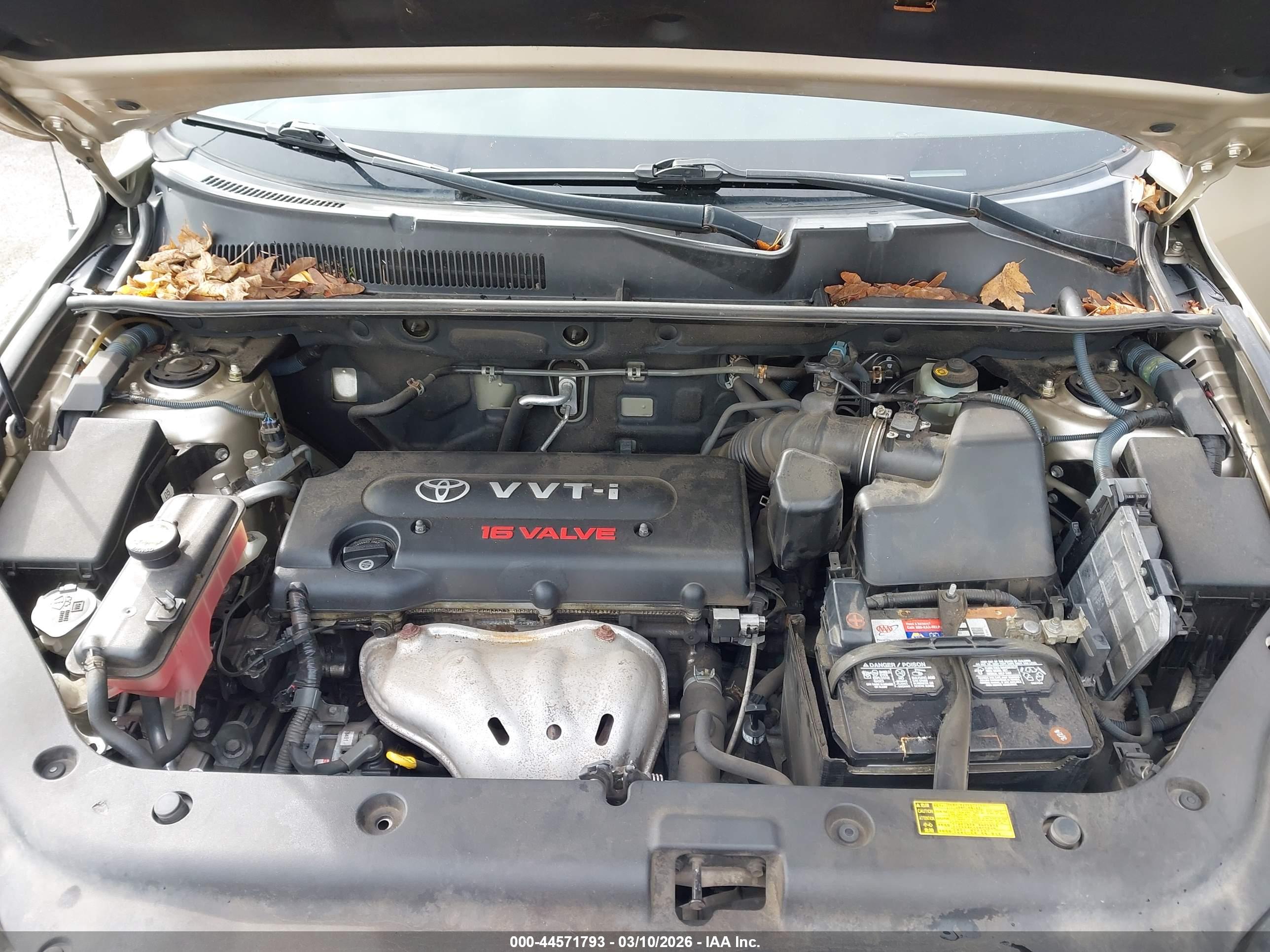 TOYOTA RAV4 image 10