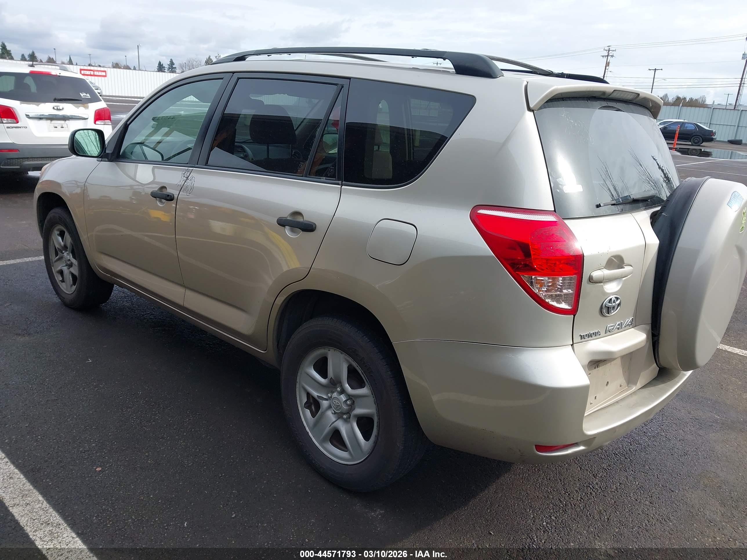 TOYOTA RAV4 image 3