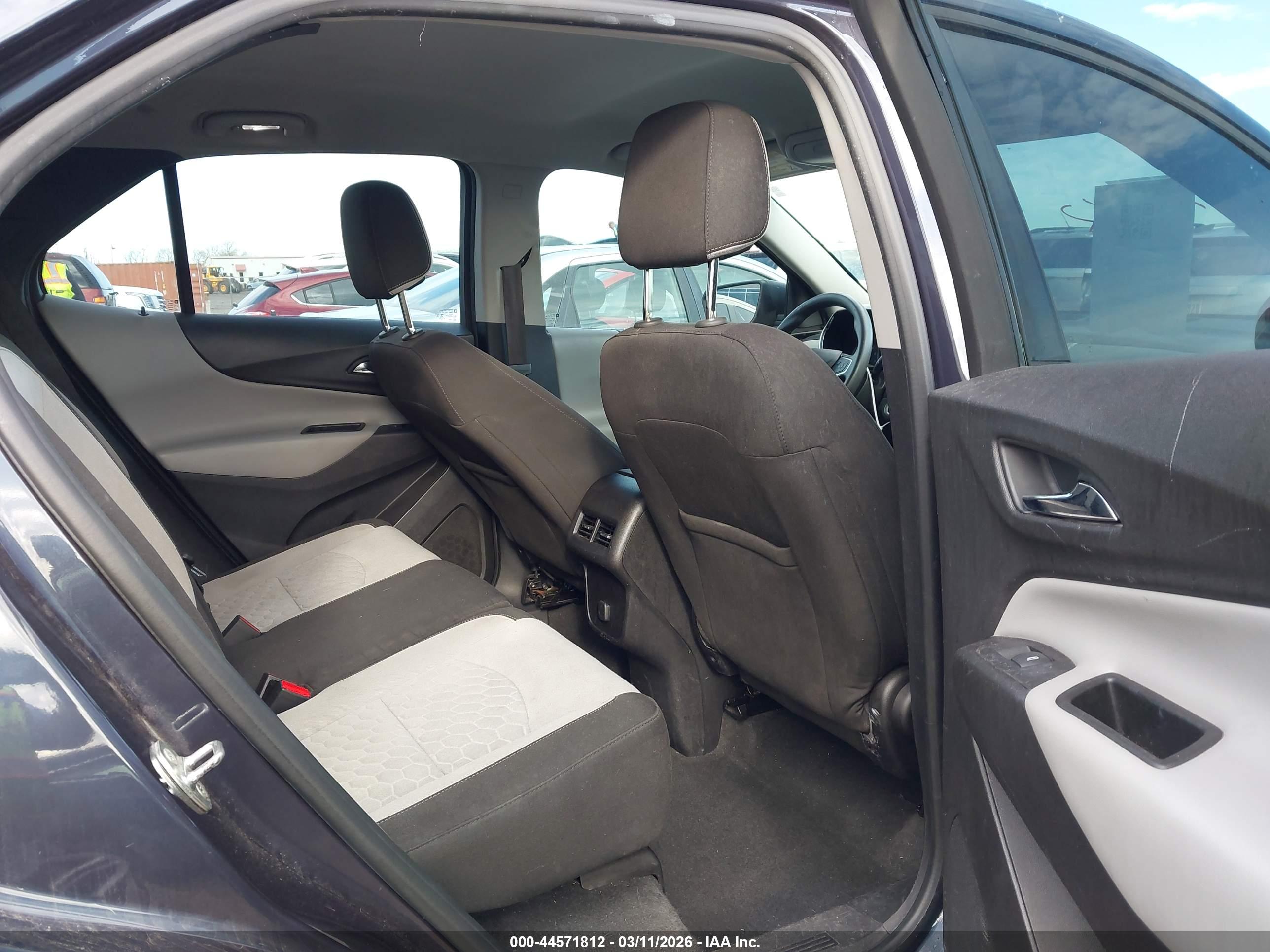 CHEVROLET EQUINOX image 8