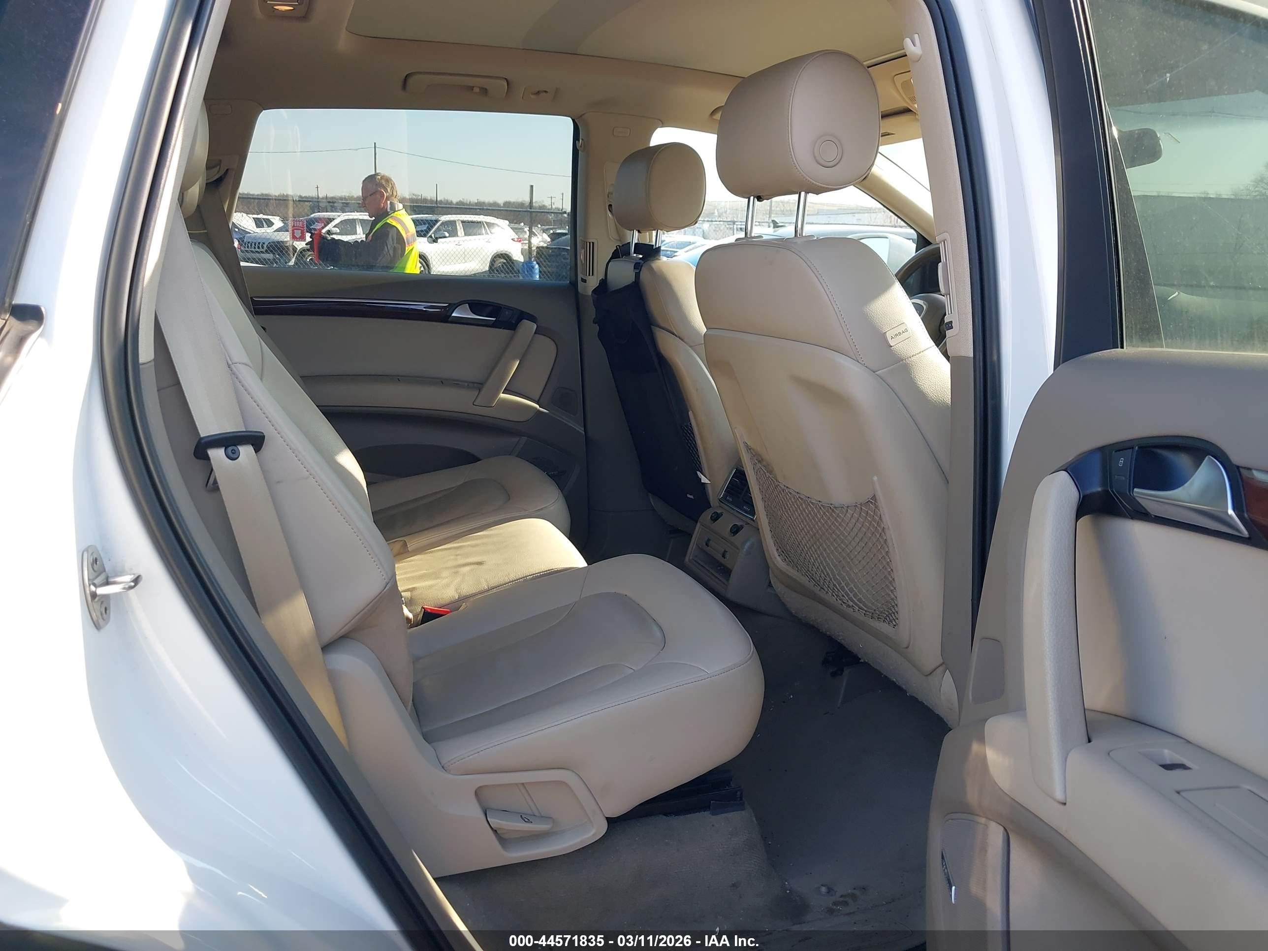 AUDI Q7 image 8