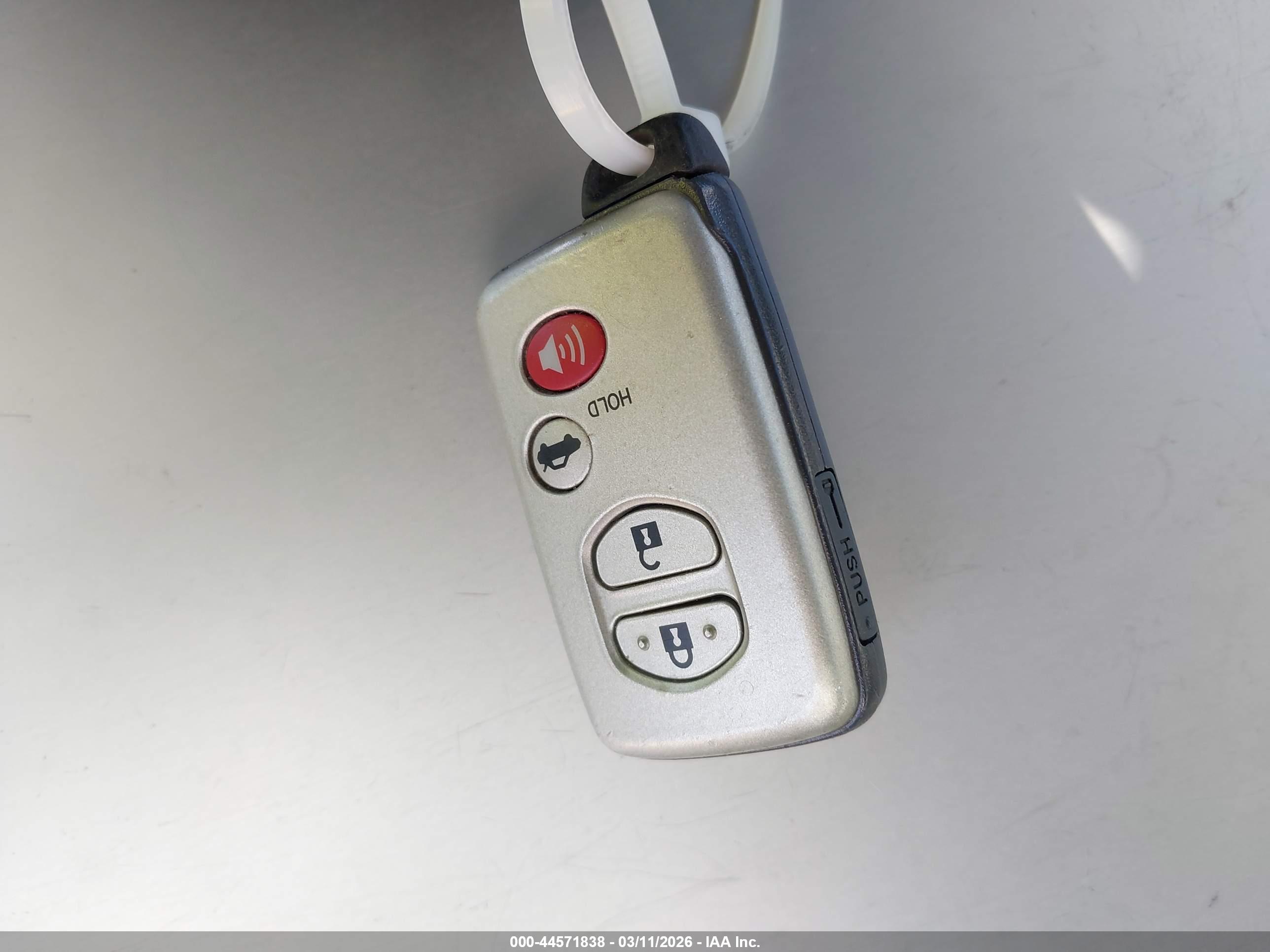 TOYOTA CAMRY image 11