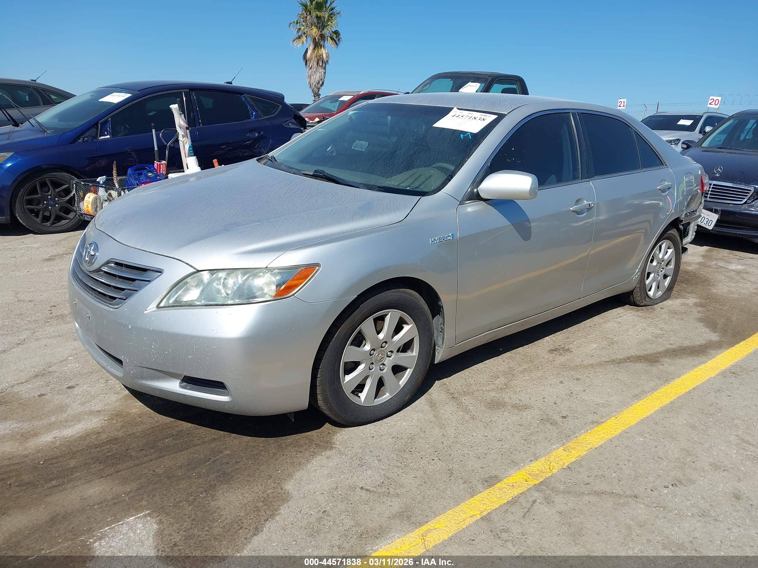 TOYOTA CAMRY image 2