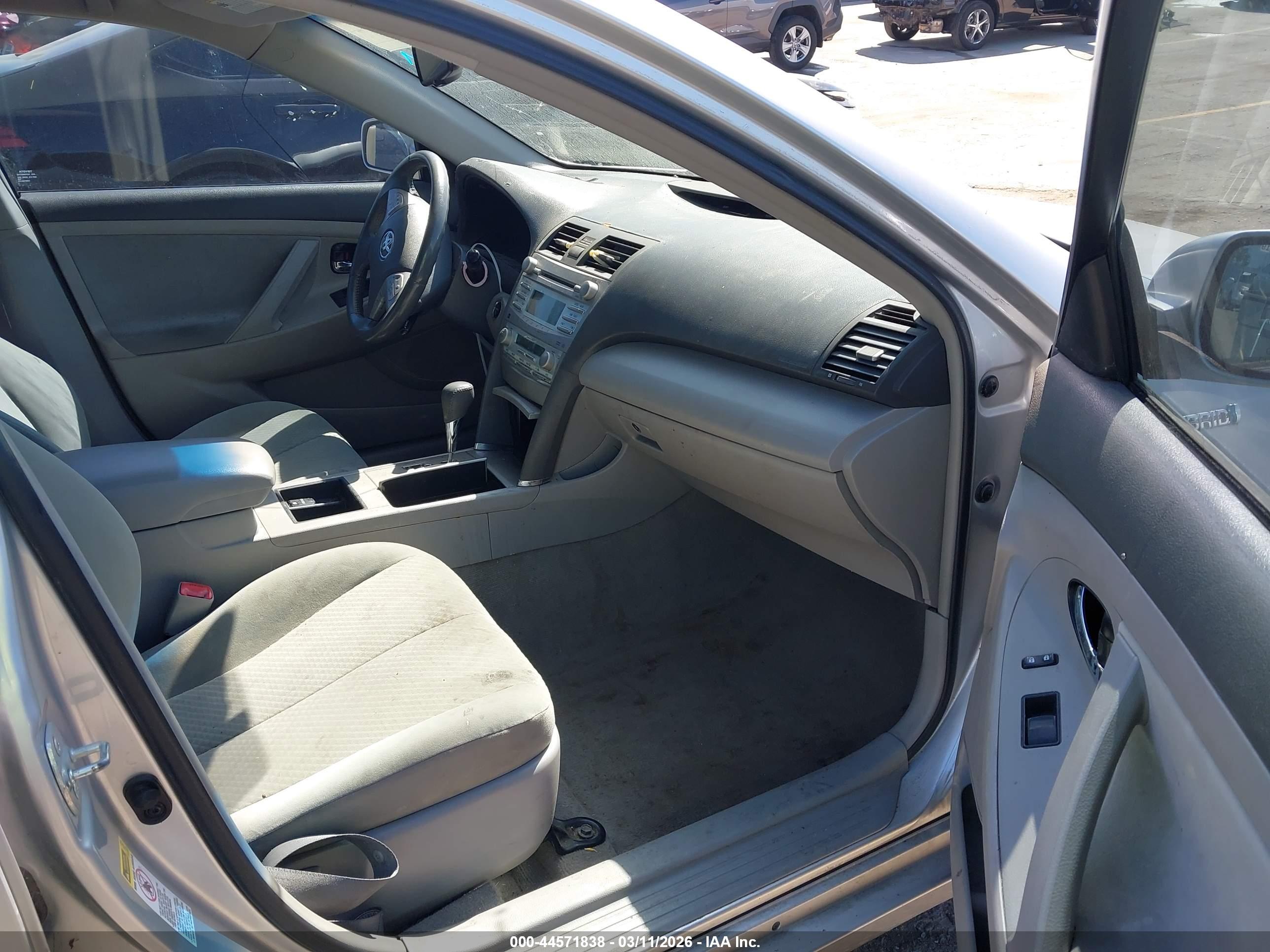 TOYOTA CAMRY image 5