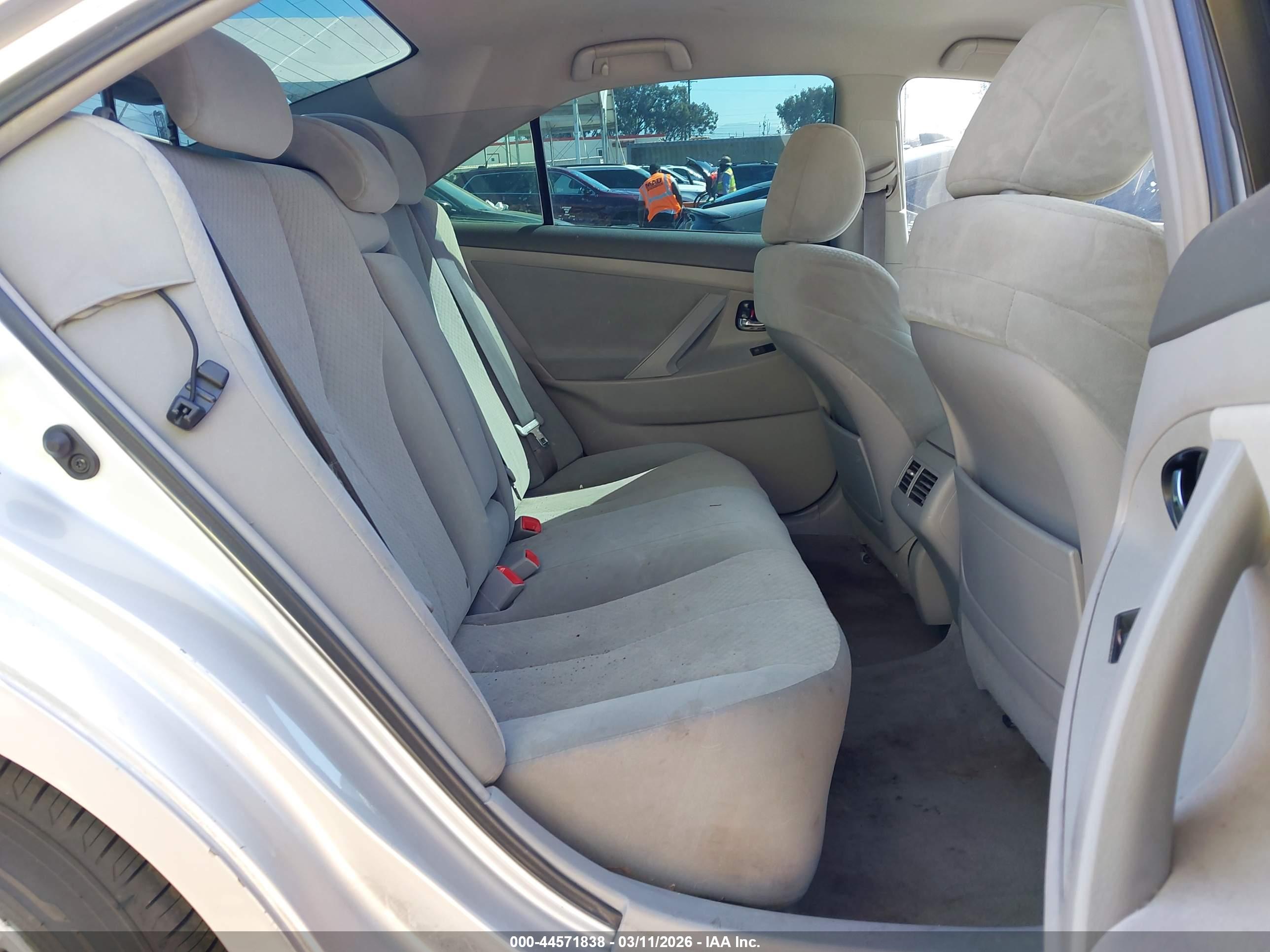 TOYOTA CAMRY image 8