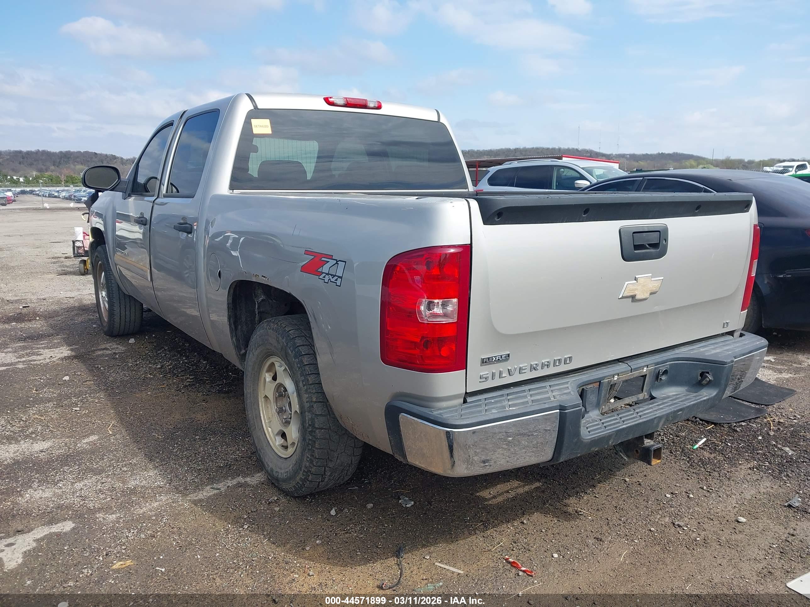 CHEVROLET SILVERADO image 3