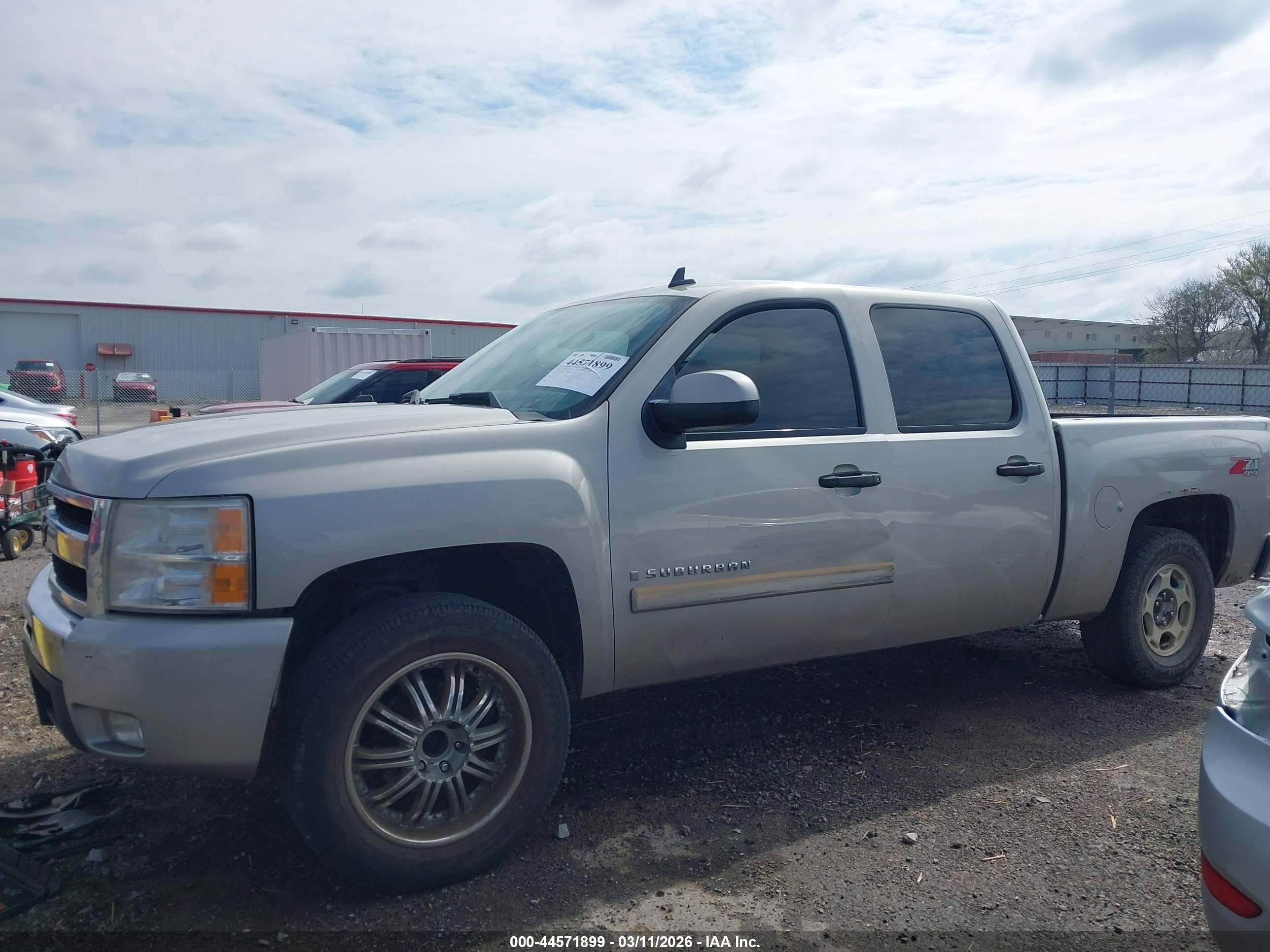 CHEVROLET SILVERADO image 6