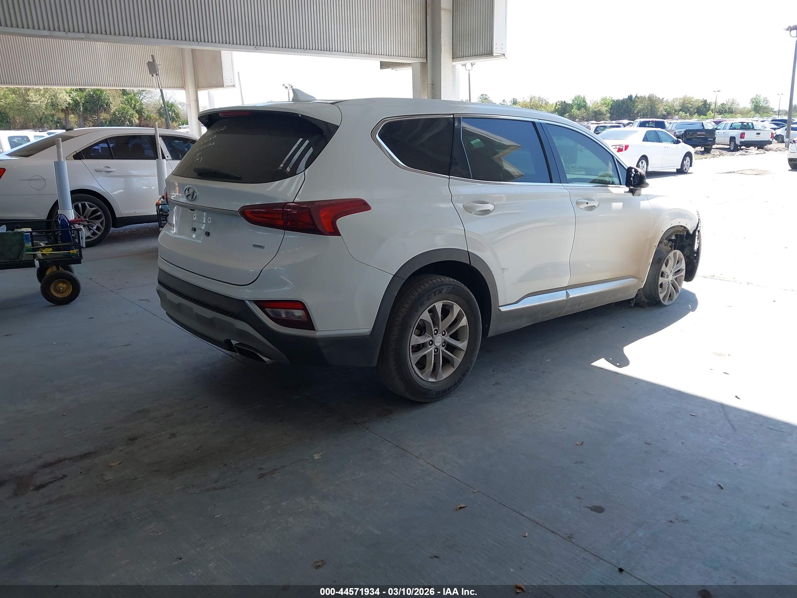 HYUNDAI SANTA image 4