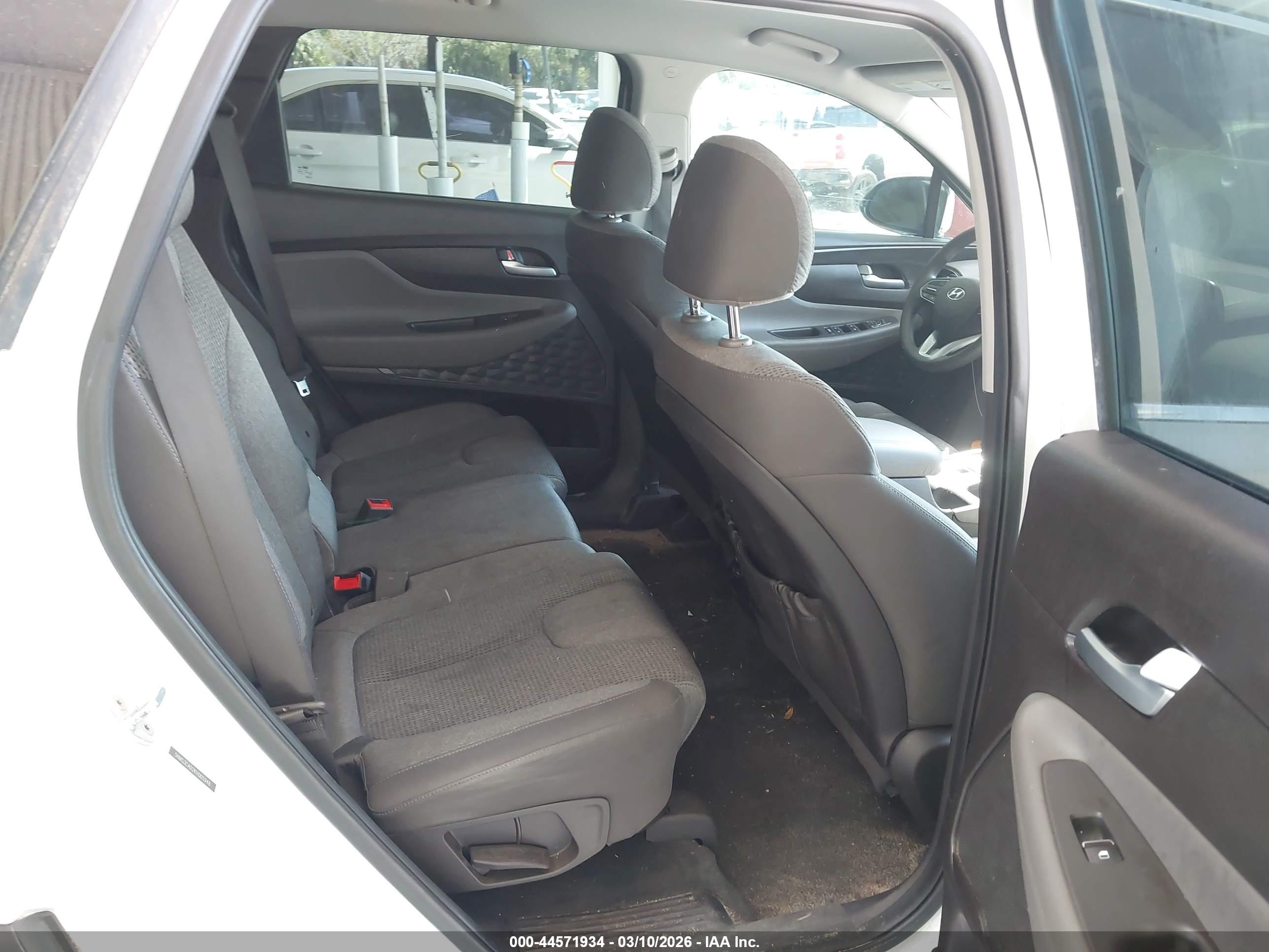 HYUNDAI SANTA image 8