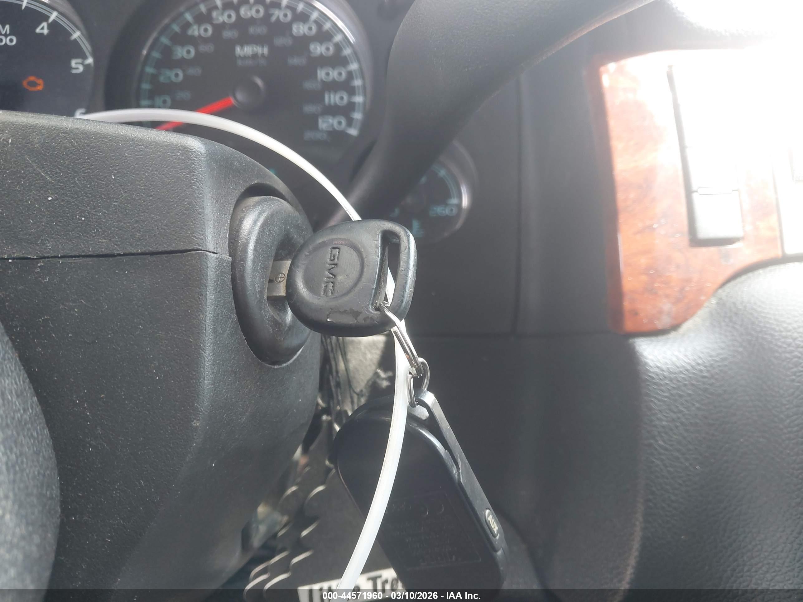 GMC YUKON image 11