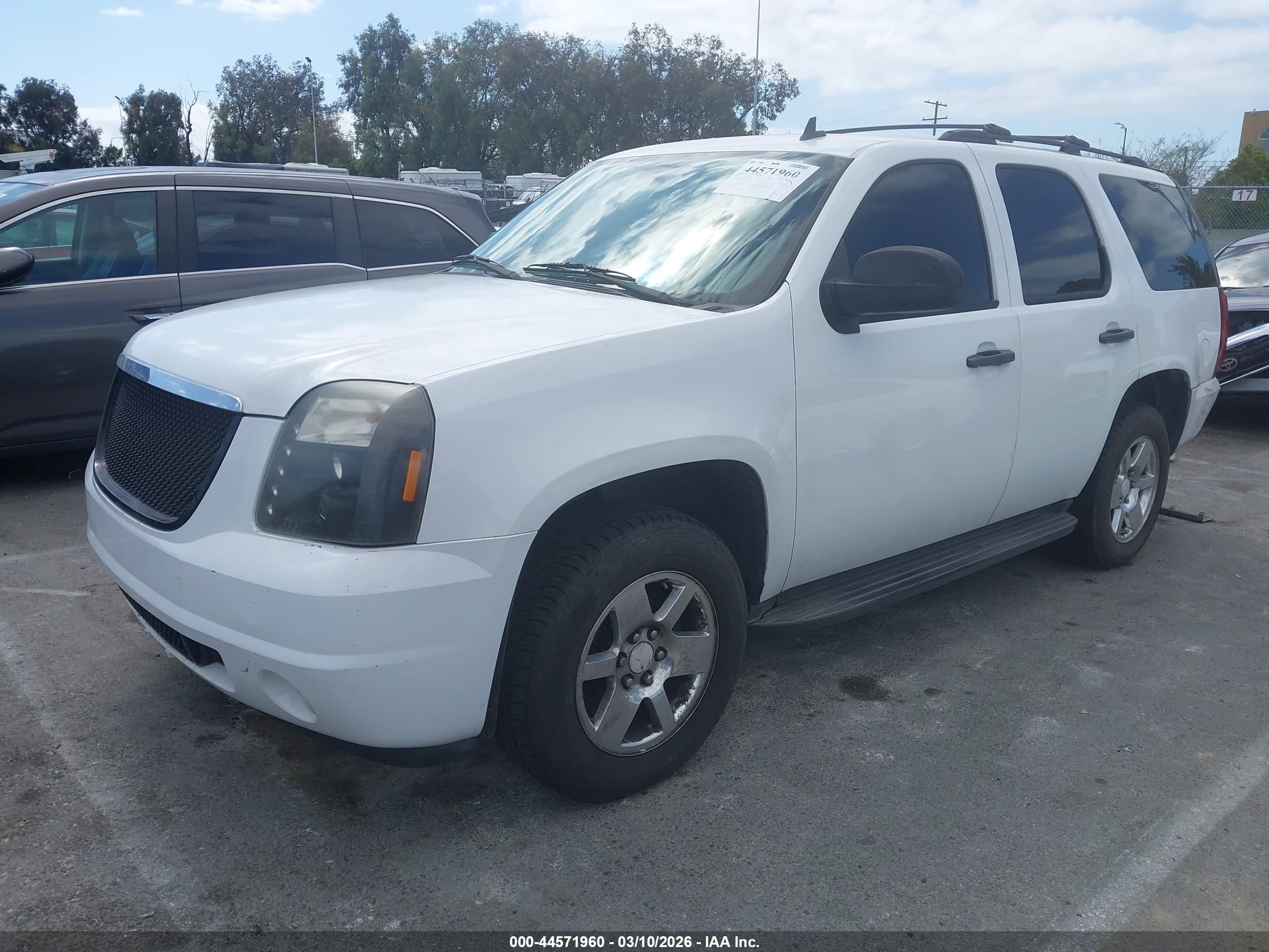 GMC YUKON image 2