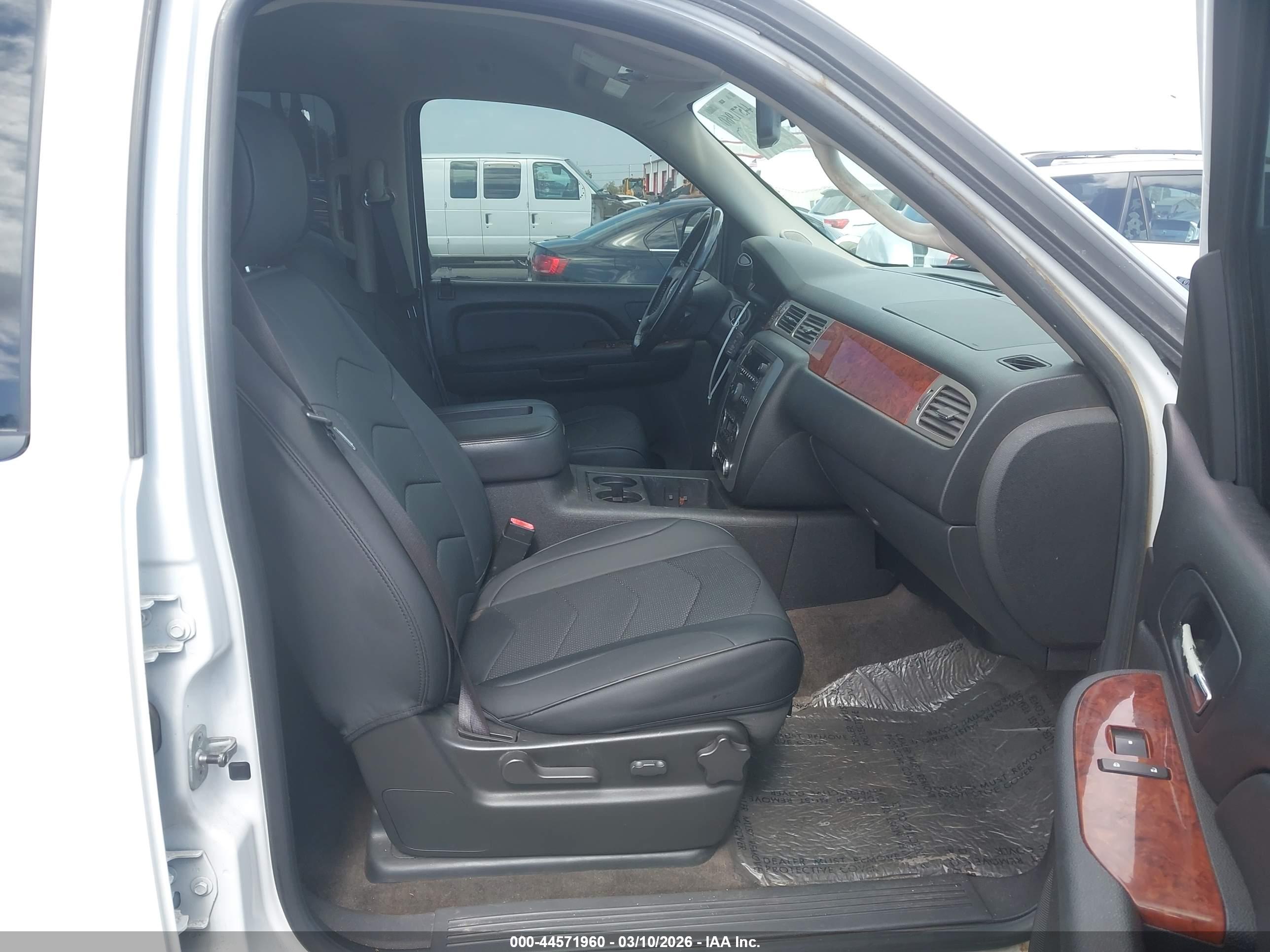GMC YUKON image 5