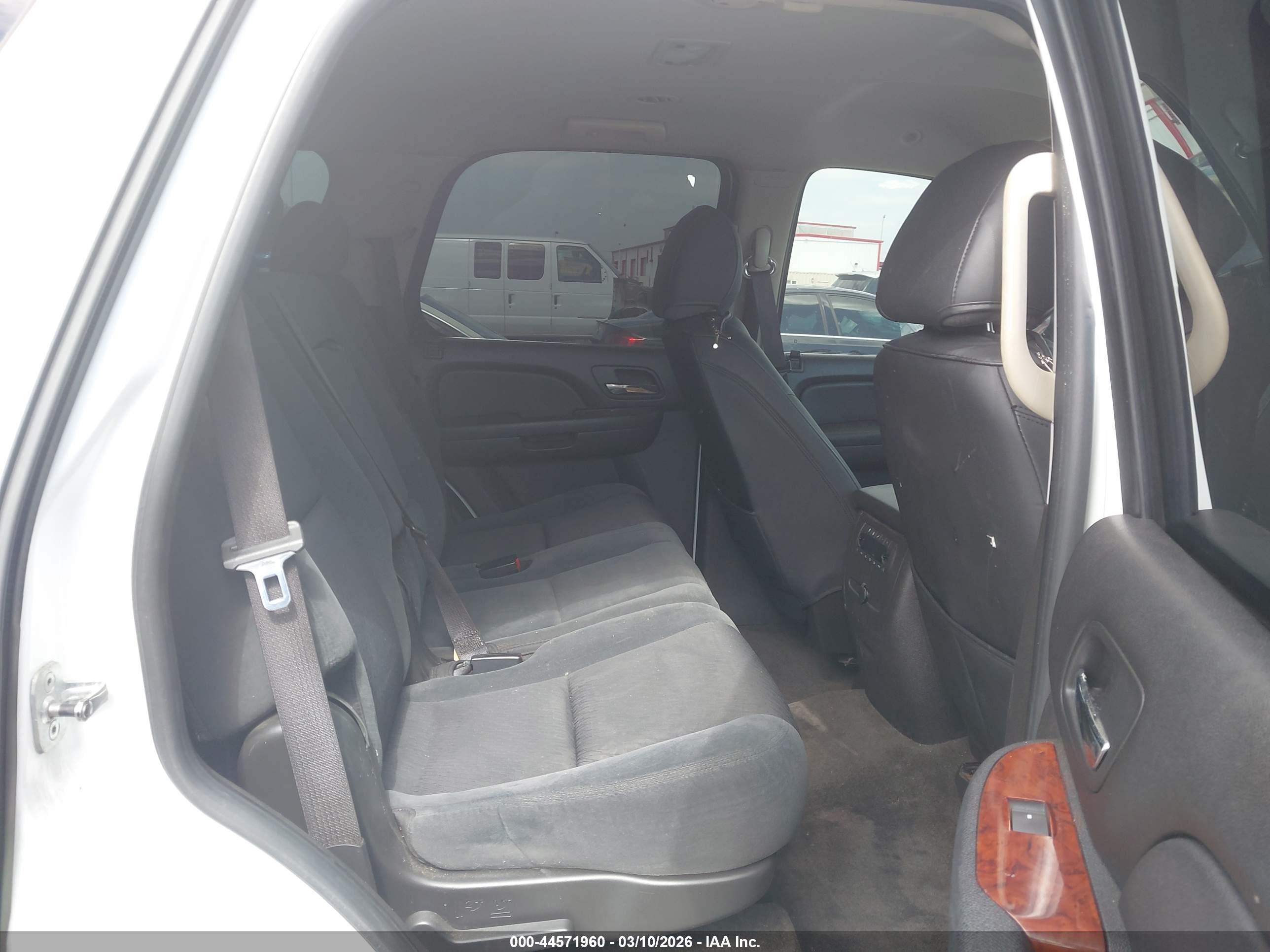 GMC YUKON image 8