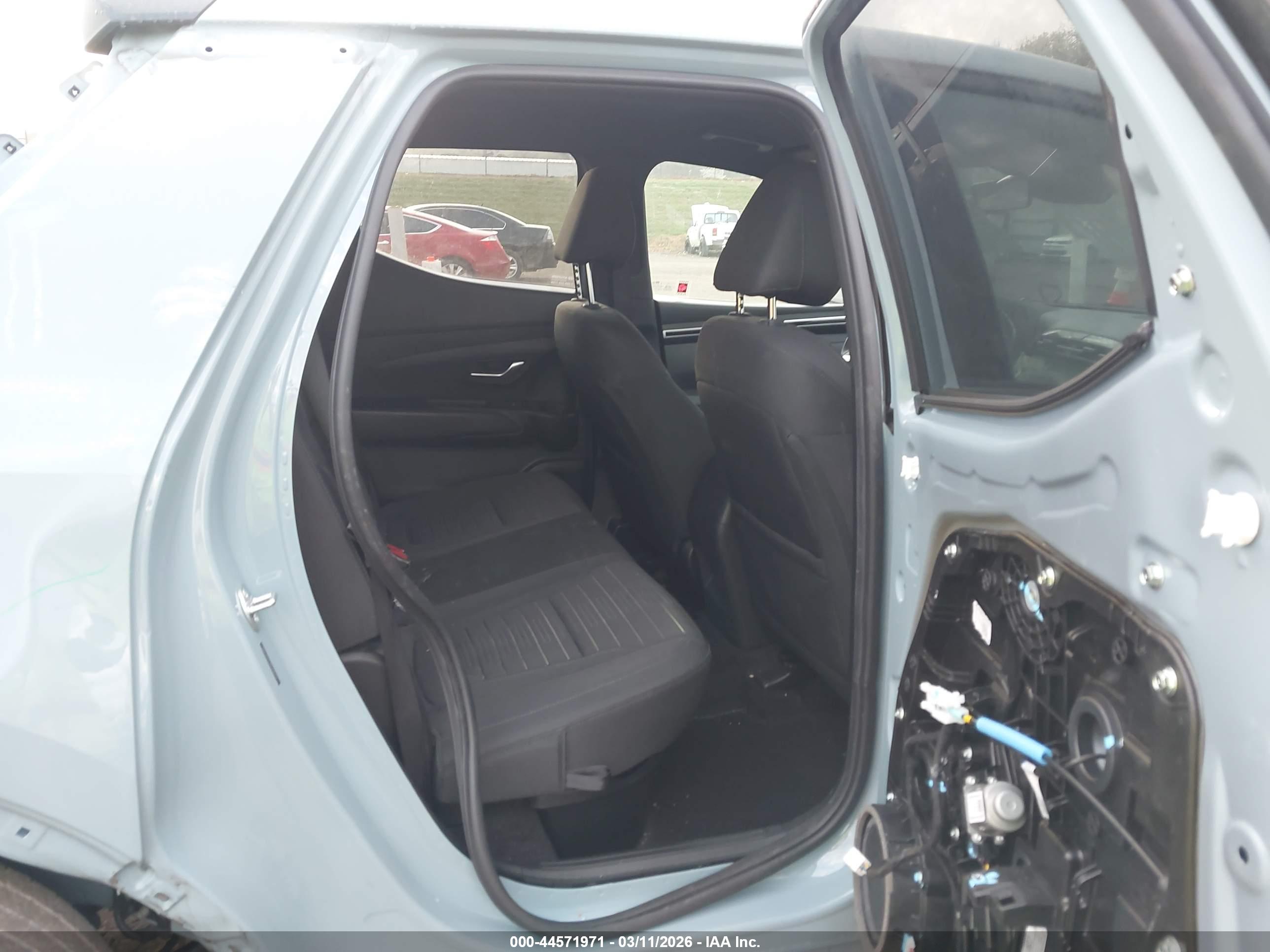 HYUNDAI SANTA image 8
