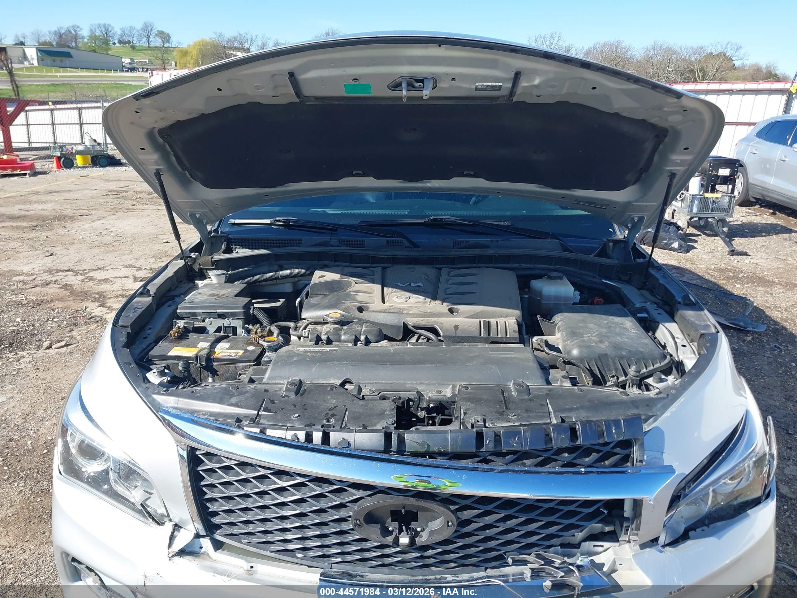 INFINITI QX80 image 10