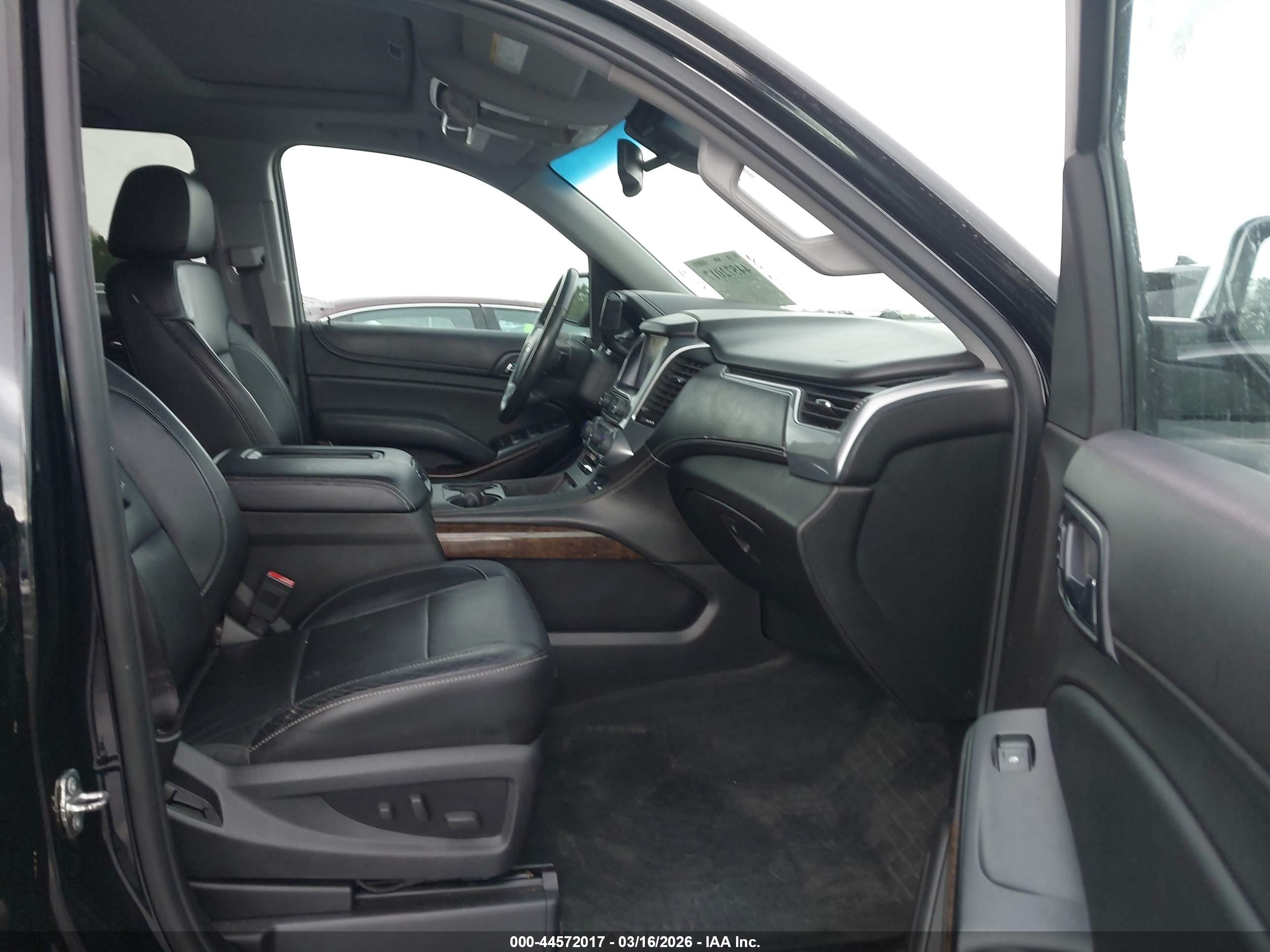 CHEVROLET SUBURBAN image 5