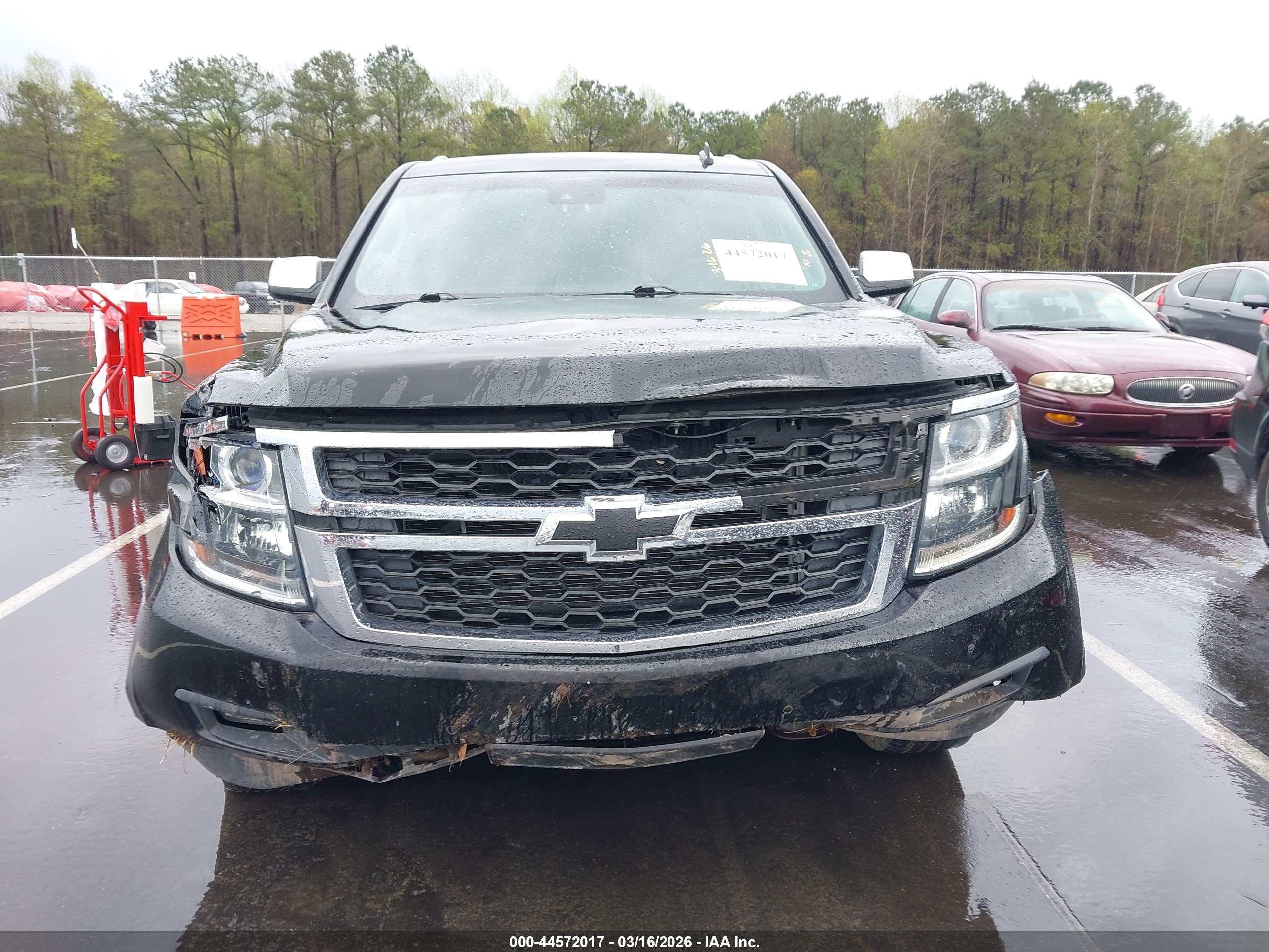 CHEVROLET SUBURBAN image 6