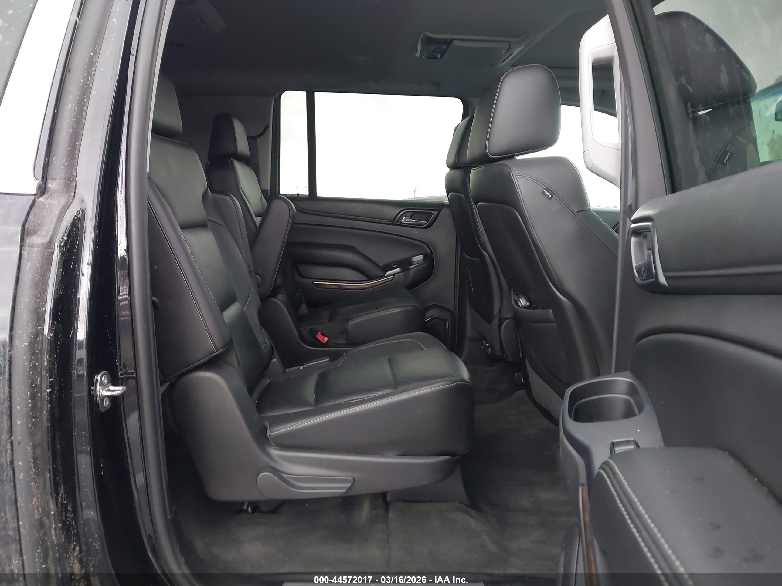 CHEVROLET SUBURBAN image 8