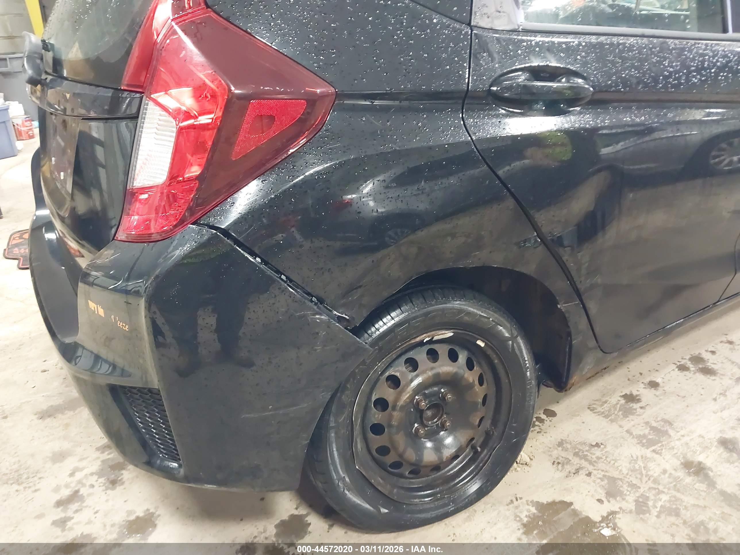 HONDA FIT image 6