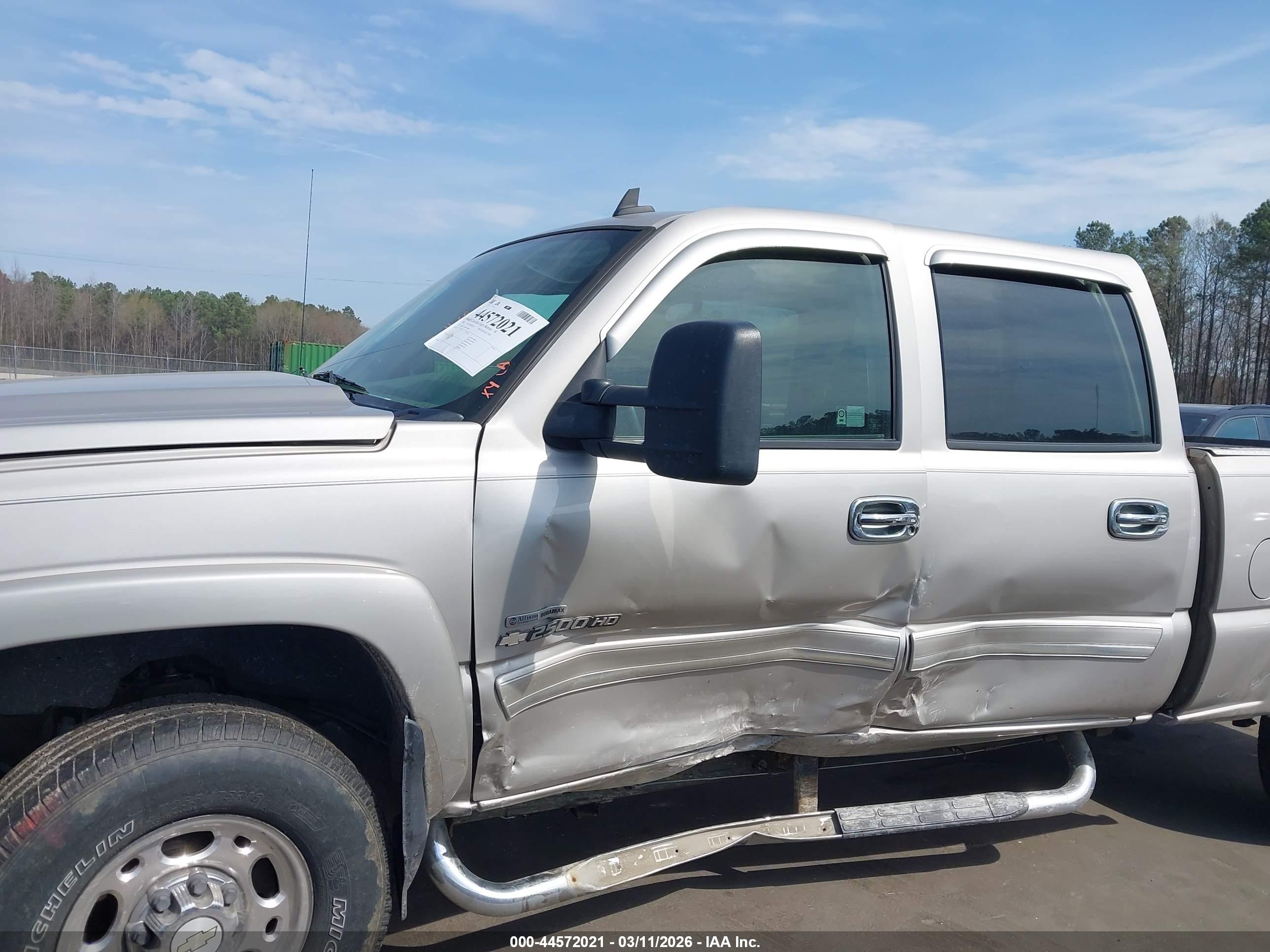 CHEVROLET SILVERADO image 6