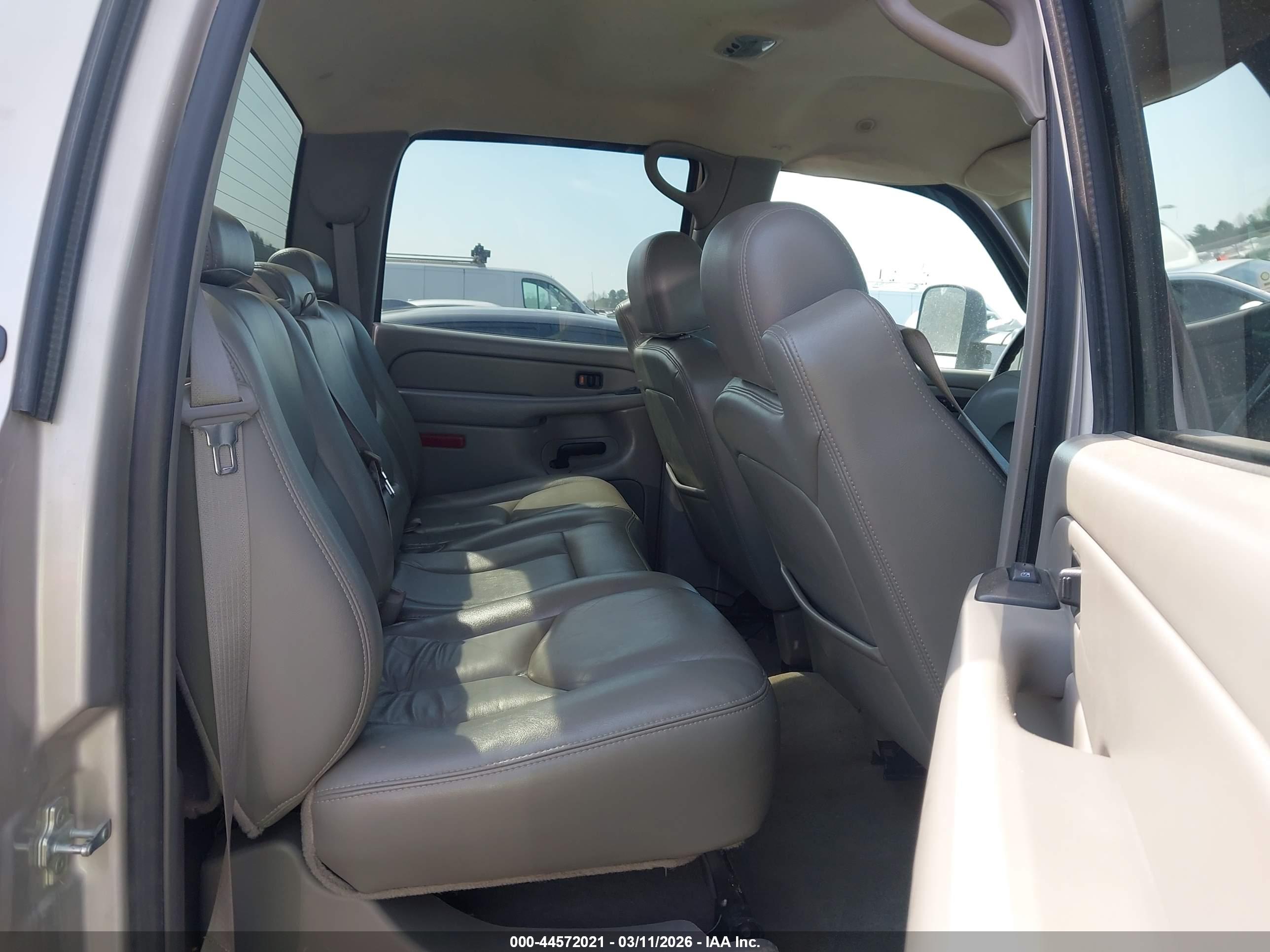 CHEVROLET SILVERADO image 8