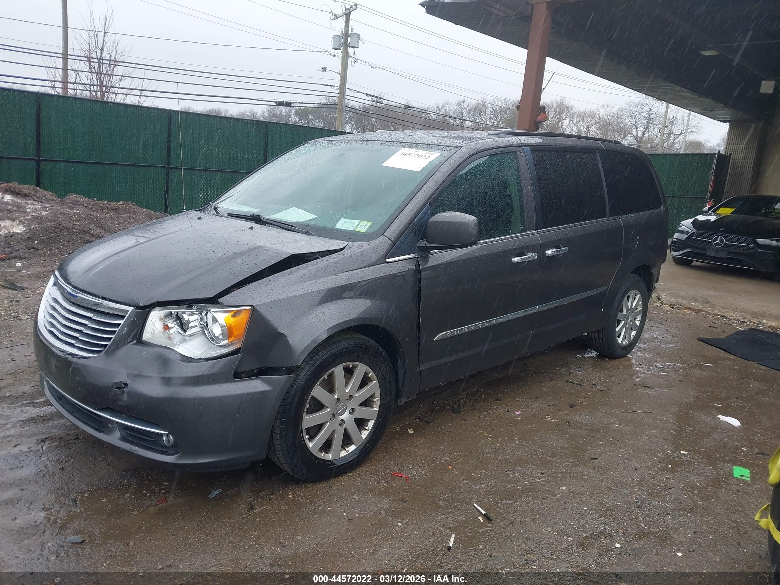 CHRYSLER TOWN image 2