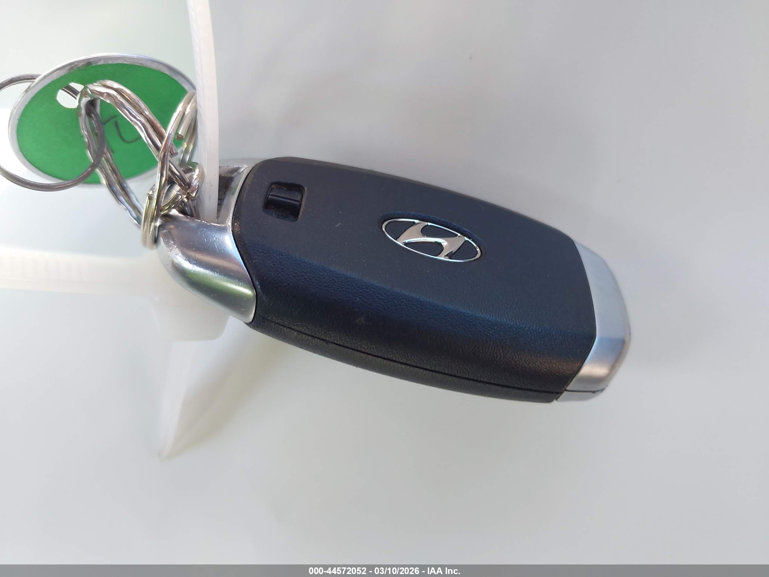 HYUNDAI ELANTRA image 11