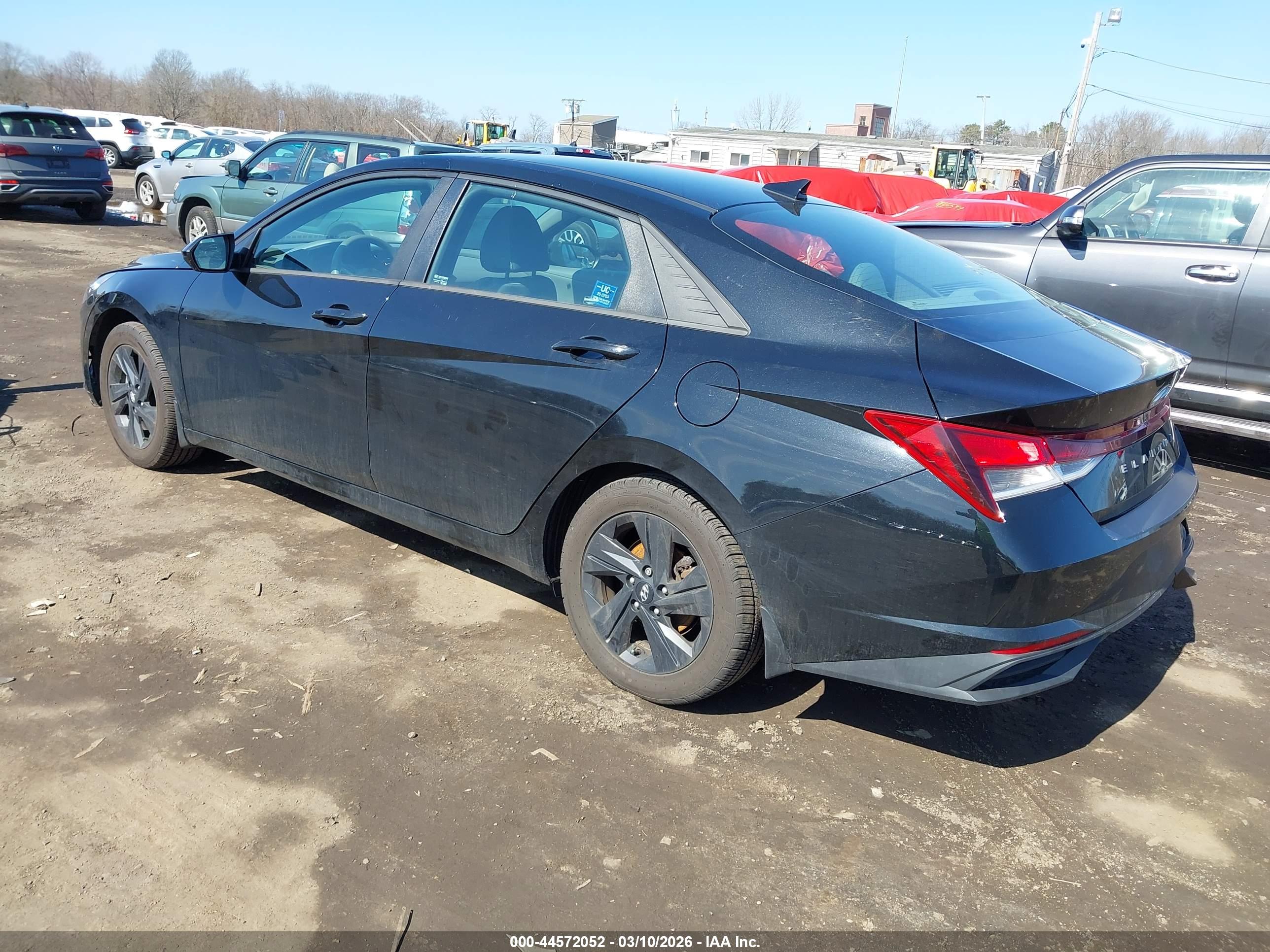 HYUNDAI ELANTRA image 3