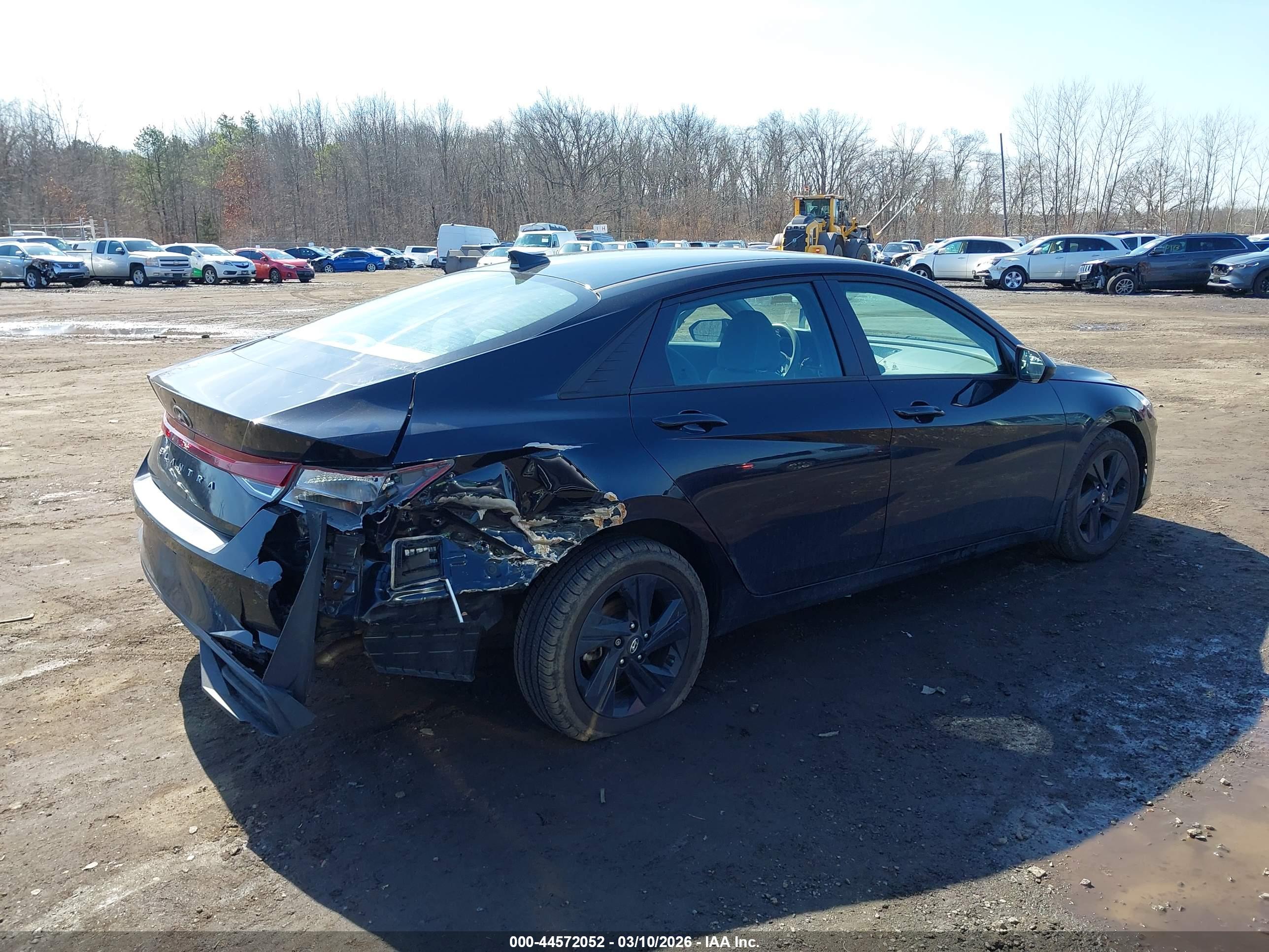 HYUNDAI ELANTRA image 6