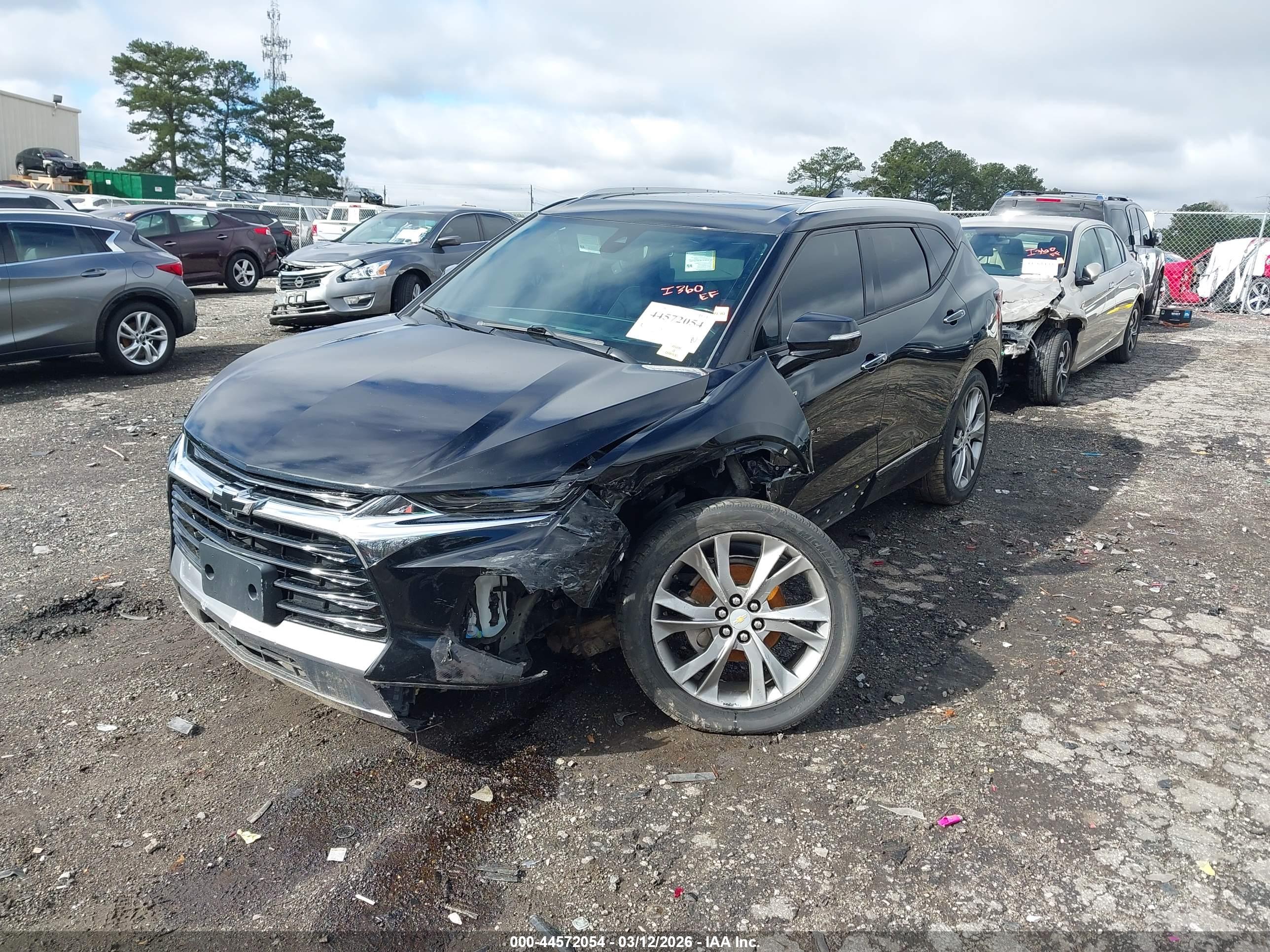 CHEVROLET BLAZER image 2