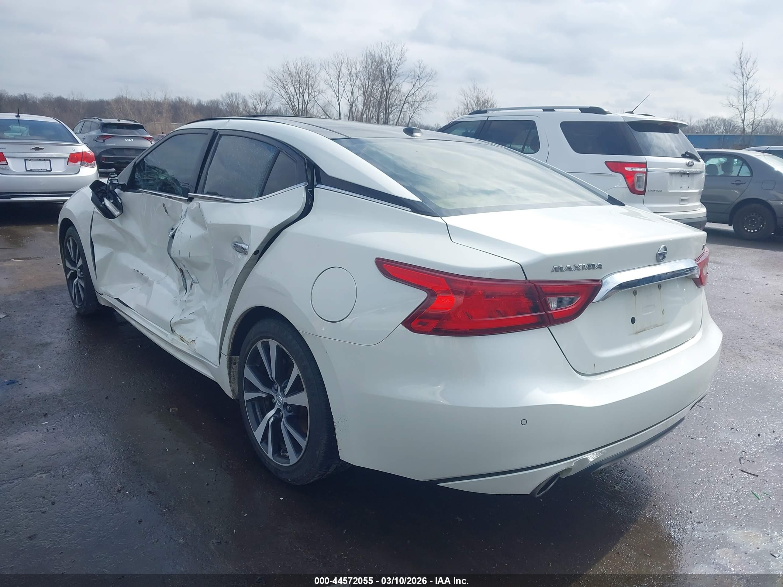 NISSAN MAXIMA image 3